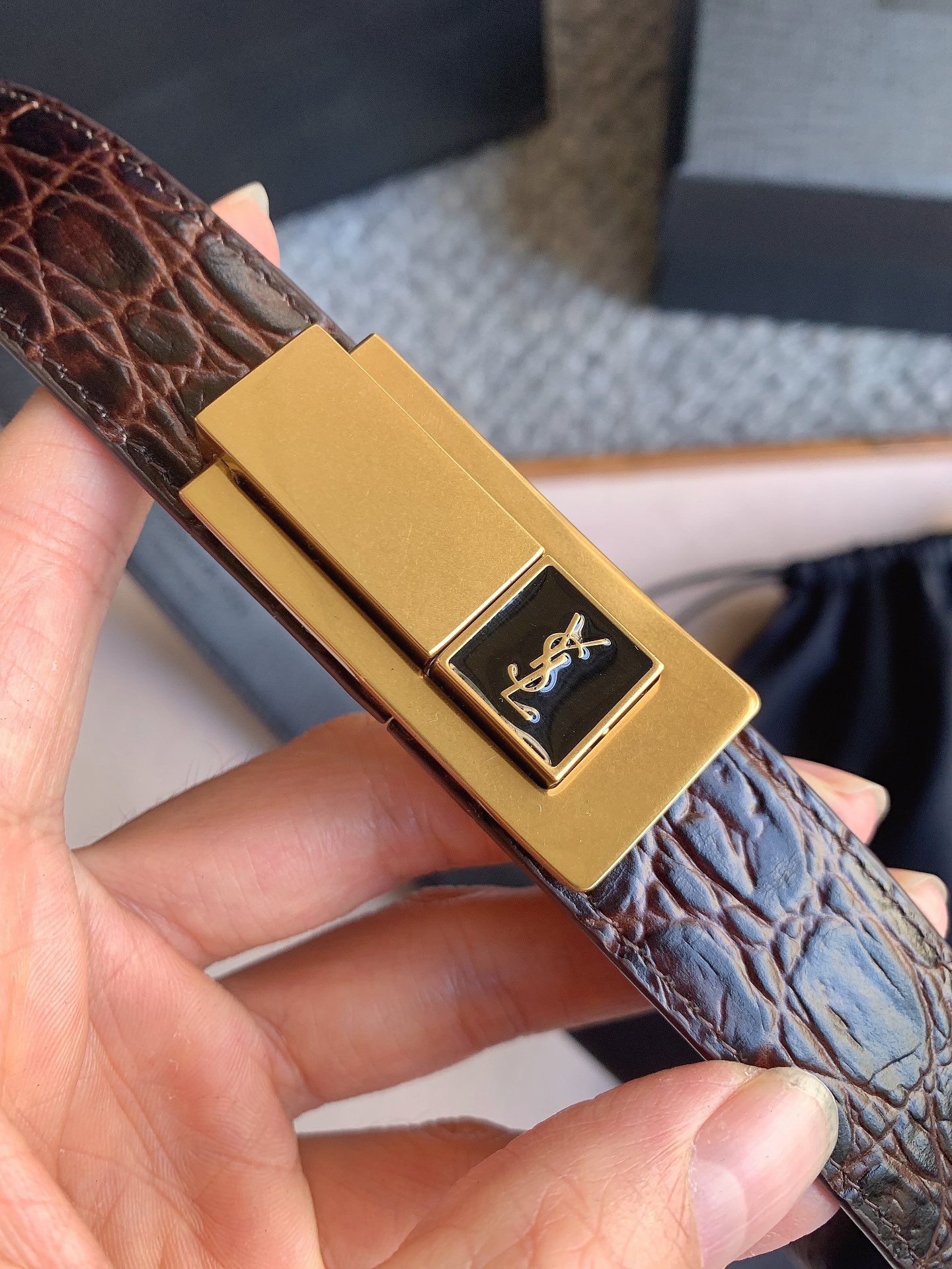 “St. Roland YSL Star-Blasting Cashier’s Belt: Genuine Italian Leather, Elegant Design” - 图片 1