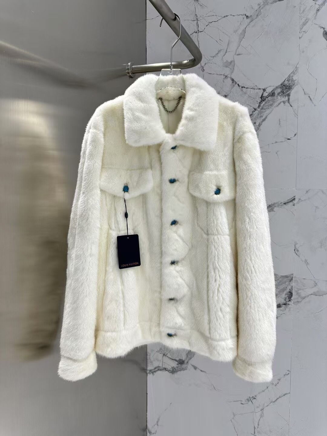 NO:637532,New style men's model Original purchase and development 1:1 original ZP mold customization Top quality ↘Highest version on the market 1:1 original mold customization ↘Louis Vuitto*n Louis Vuitton mink new arrival ↘Imported Copenhagen velvet mink small female mink whole piece ↘Exquisite temperament model Couple model Size36-38-40-42, Louis Vuitton-clothing, louis  vuitton,louis vuitton,alexander wang19860909新款 男款 原版购入开发 1:1原版ZP开模定制 顶级品质 ↘市场最高版本 1:1原版开模定制 ↘Louis Vuitto*n 路易威*登水貂上新 ↘进口哥本哈根天鹅绒水貂 小母貂整张 ↘精致气质款  情侣款 Size36-38-40-42,路易威登-服装,louis vuitton,louis vuitton,alexander wang,Women's clothing