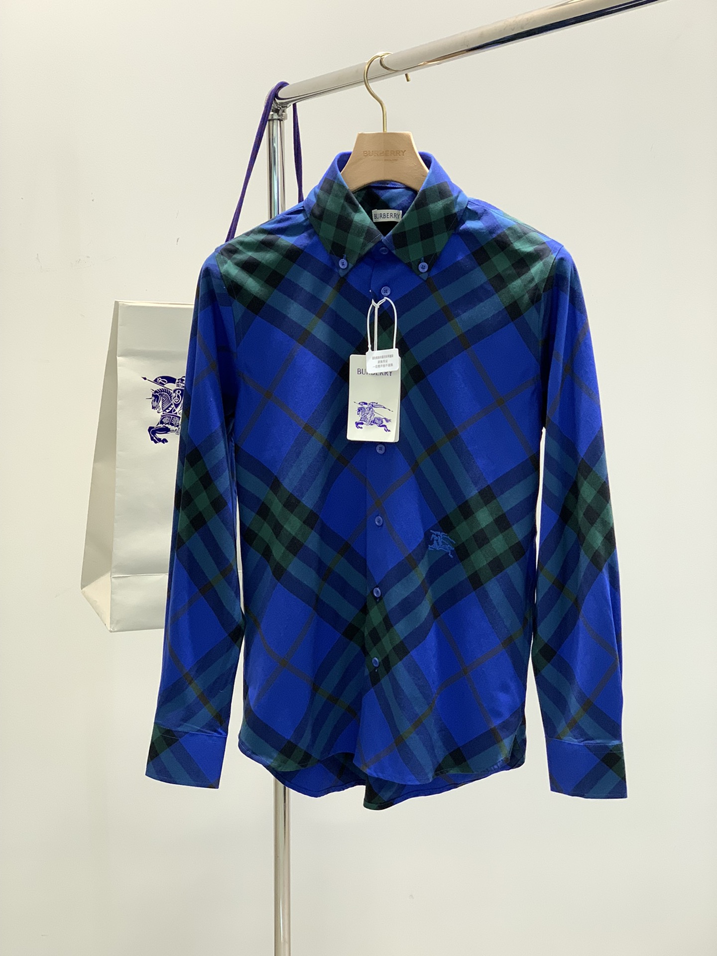 ，Burberry 巴宝莉，2025春夏最新品，专柜同步有售，原单狠货，时尚休闲长袖翻领衬衫，进口原版面