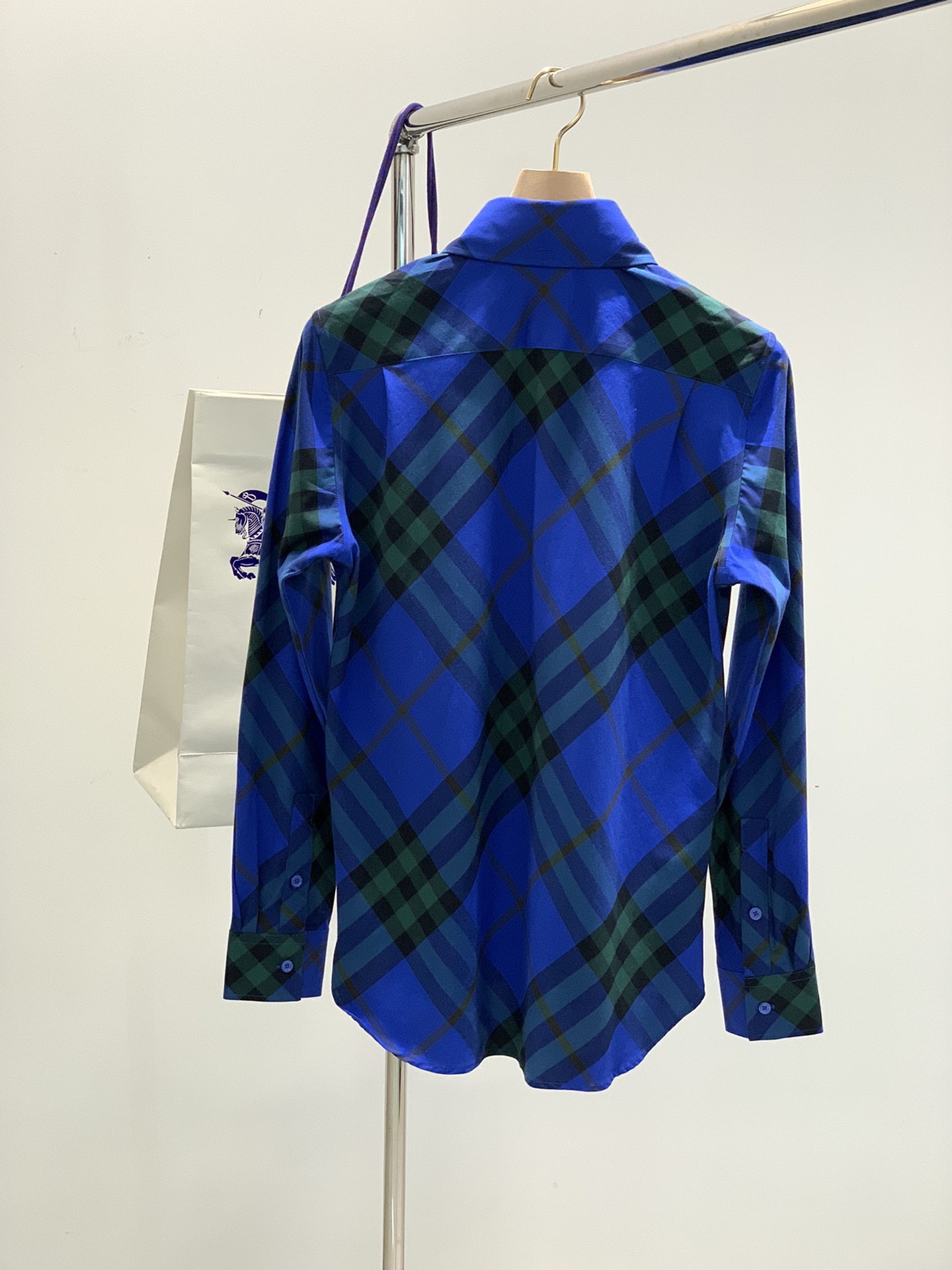 ，Burberry 巴宝莉，2025春夏最新品，专柜同步有售，原单狠货，时尚休闲长袖翻领衬衫，进口原版面