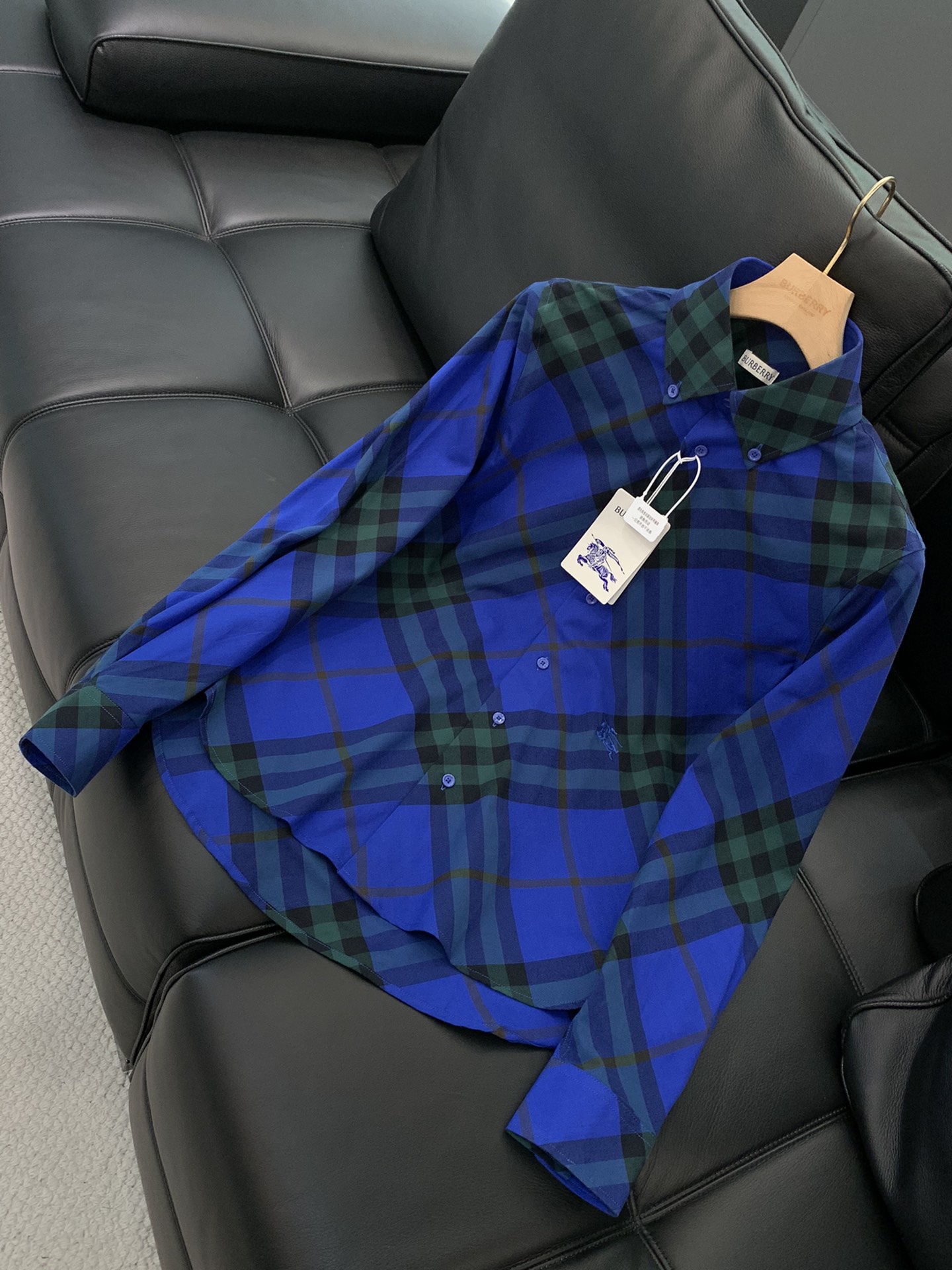 ，Burberry 巴宝莉，2025春夏最新品，专柜同步有售，原单狠货，时尚休闲长袖翻领衬衫，进口原版面