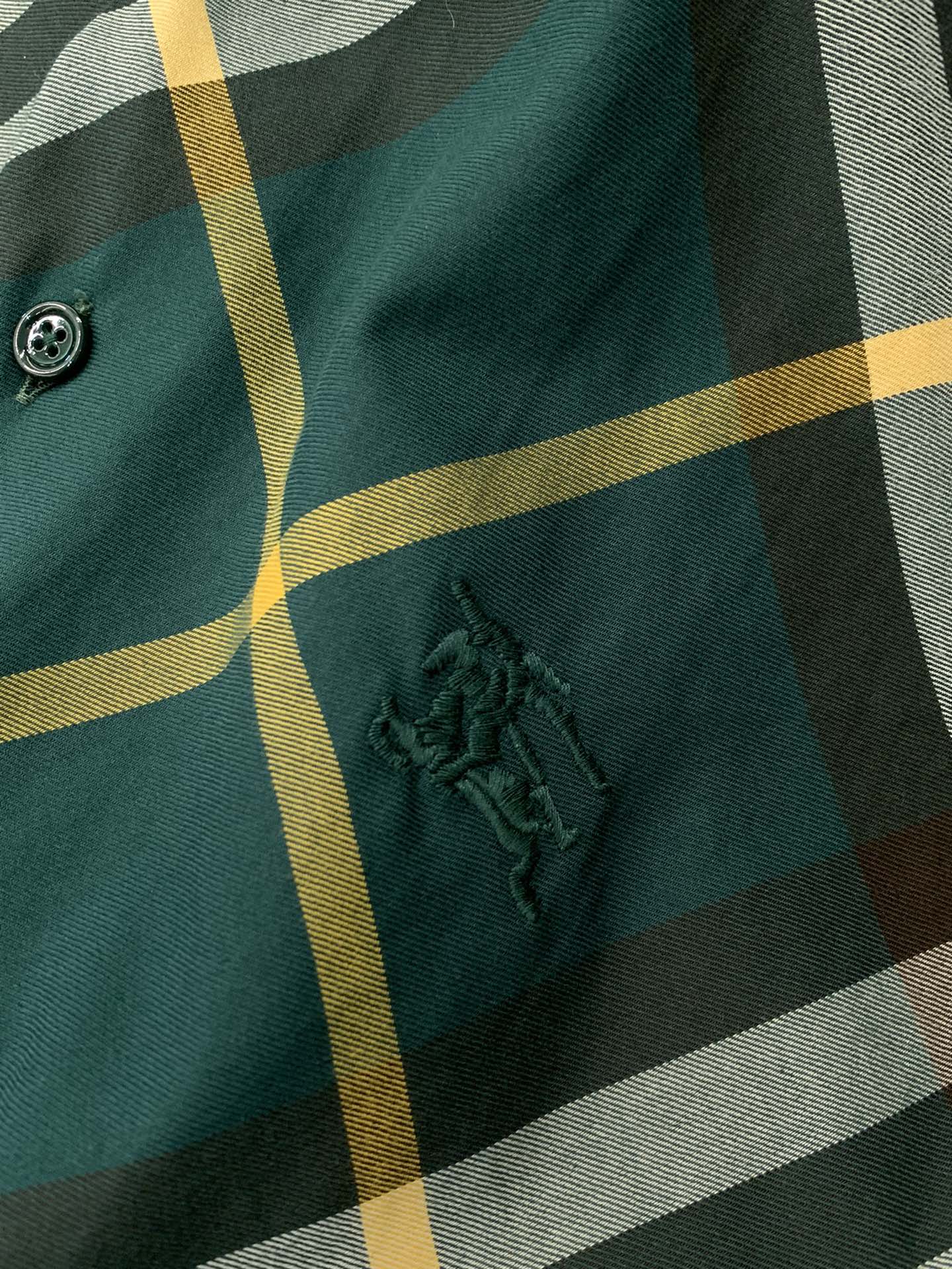 ，Burberry 巴宝莉，2025春夏最新品，专柜同步有售，原单狠货，时尚休闲长袖翻领衬衫，进口原版面