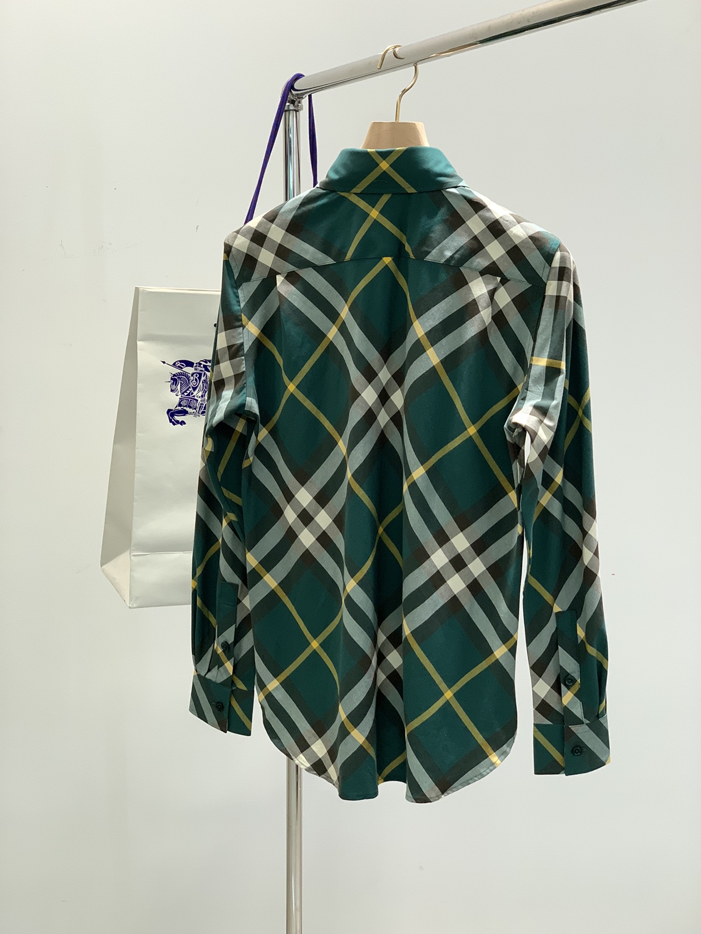 ，Burberry 巴宝莉，2025春夏最新品，专柜同步有售，原单狠货，时尚休闲长袖翻领衬衫，进口原版面