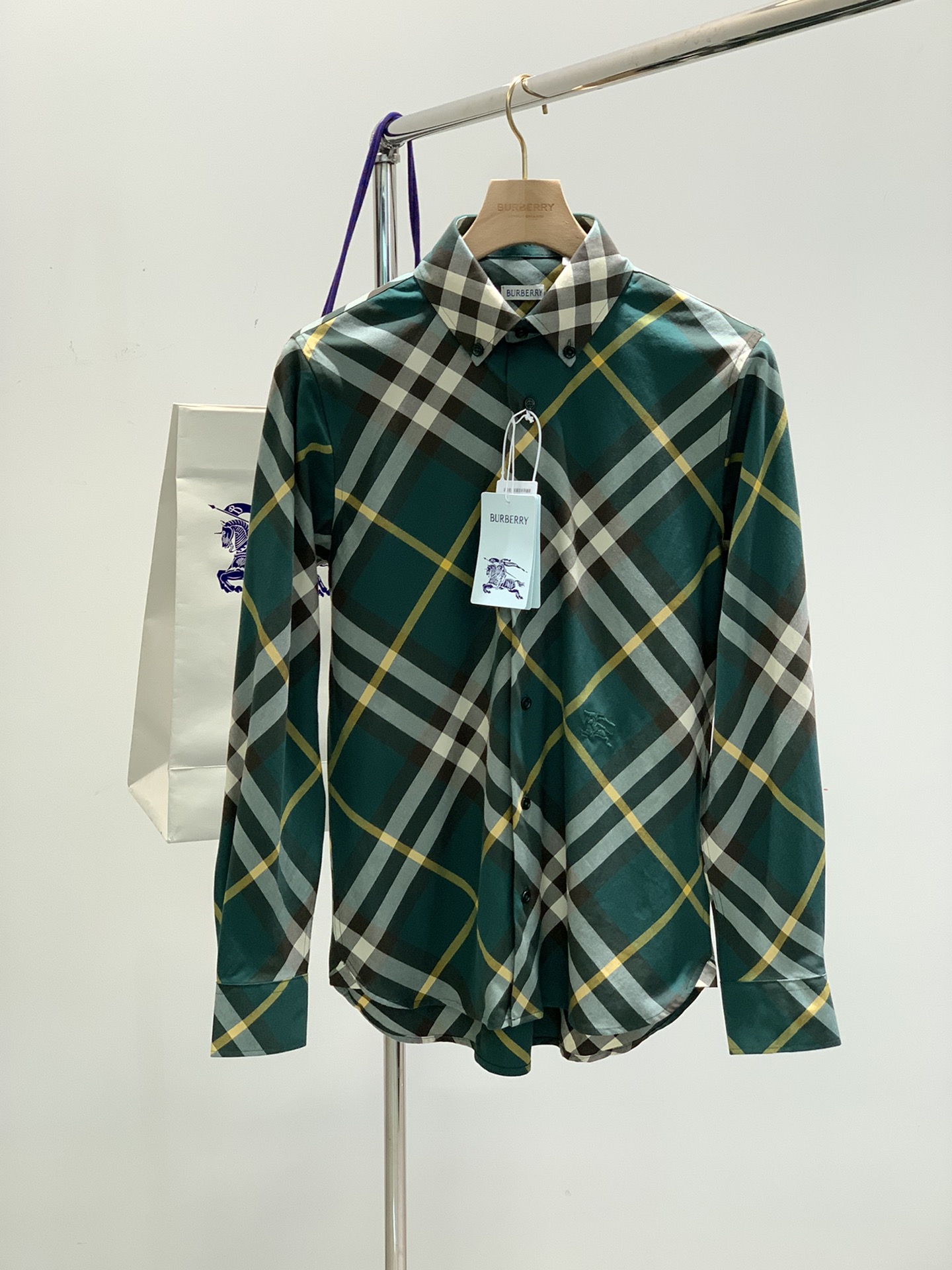 ，Burberry 巴宝莉，2025春夏最新品，专柜同步有售，原单狠货，时尚休闲长袖翻领衬衫，进口原版面