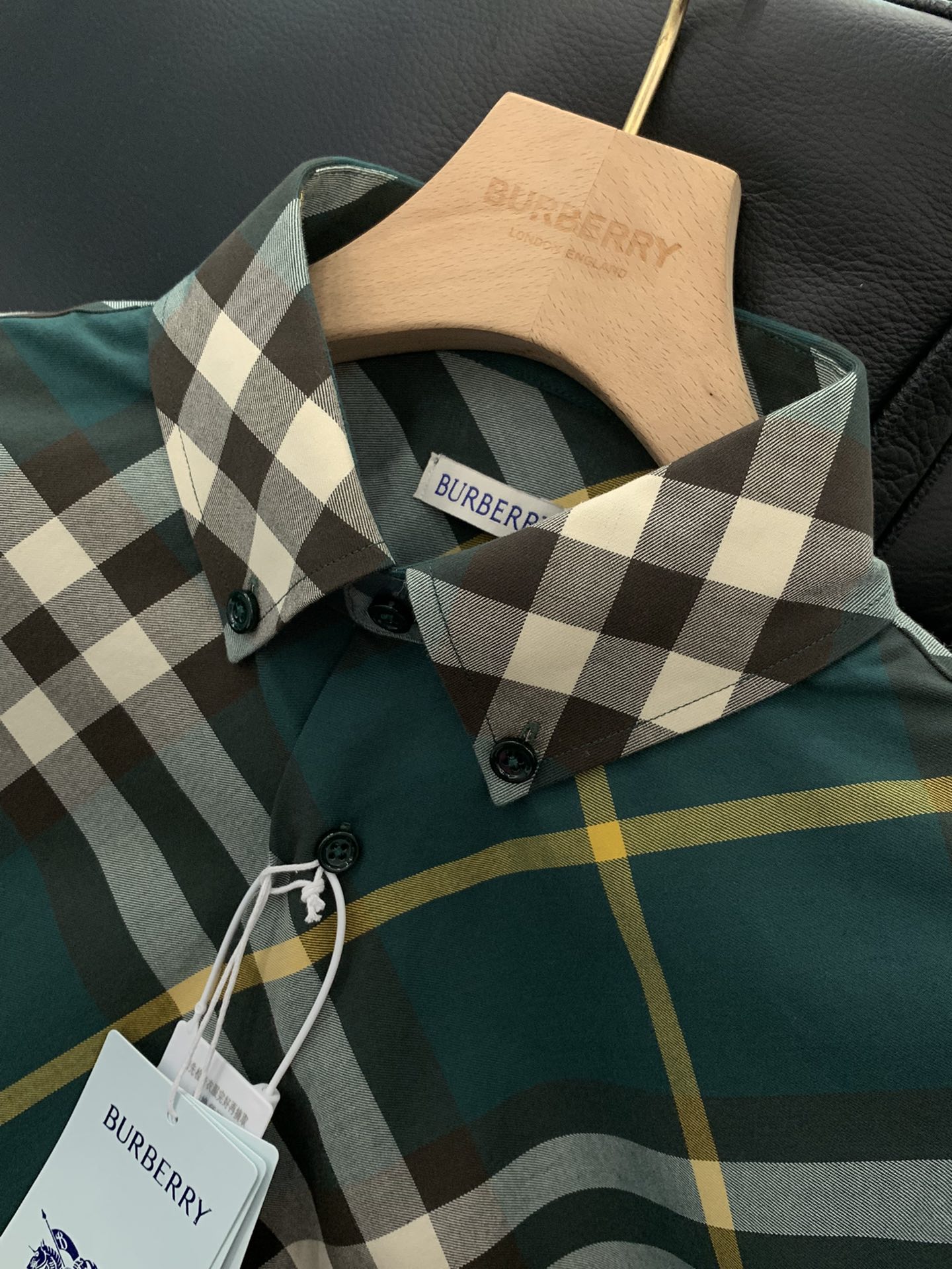 ，Burberry 巴宝莉，2025春夏最新品，专柜同步有售，原单狠货，时尚休闲长袖翻领衬衫，进口原版面
