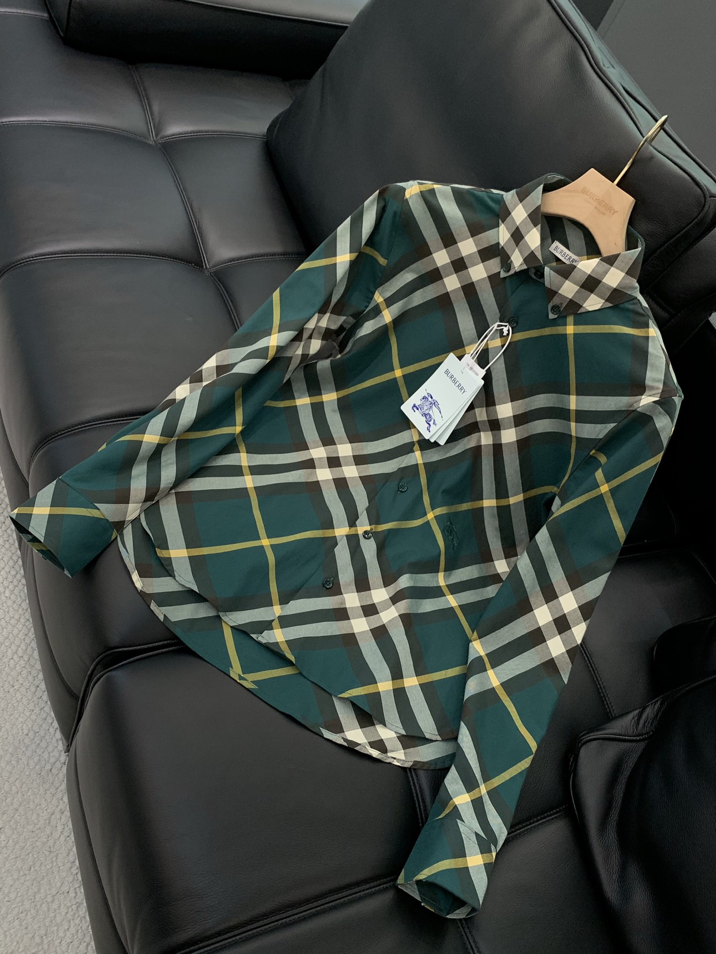，Burberry 巴宝莉，2025春夏最新品，专柜同步有售，原单狠货，时尚休闲长袖翻领衬衫，进口原版面