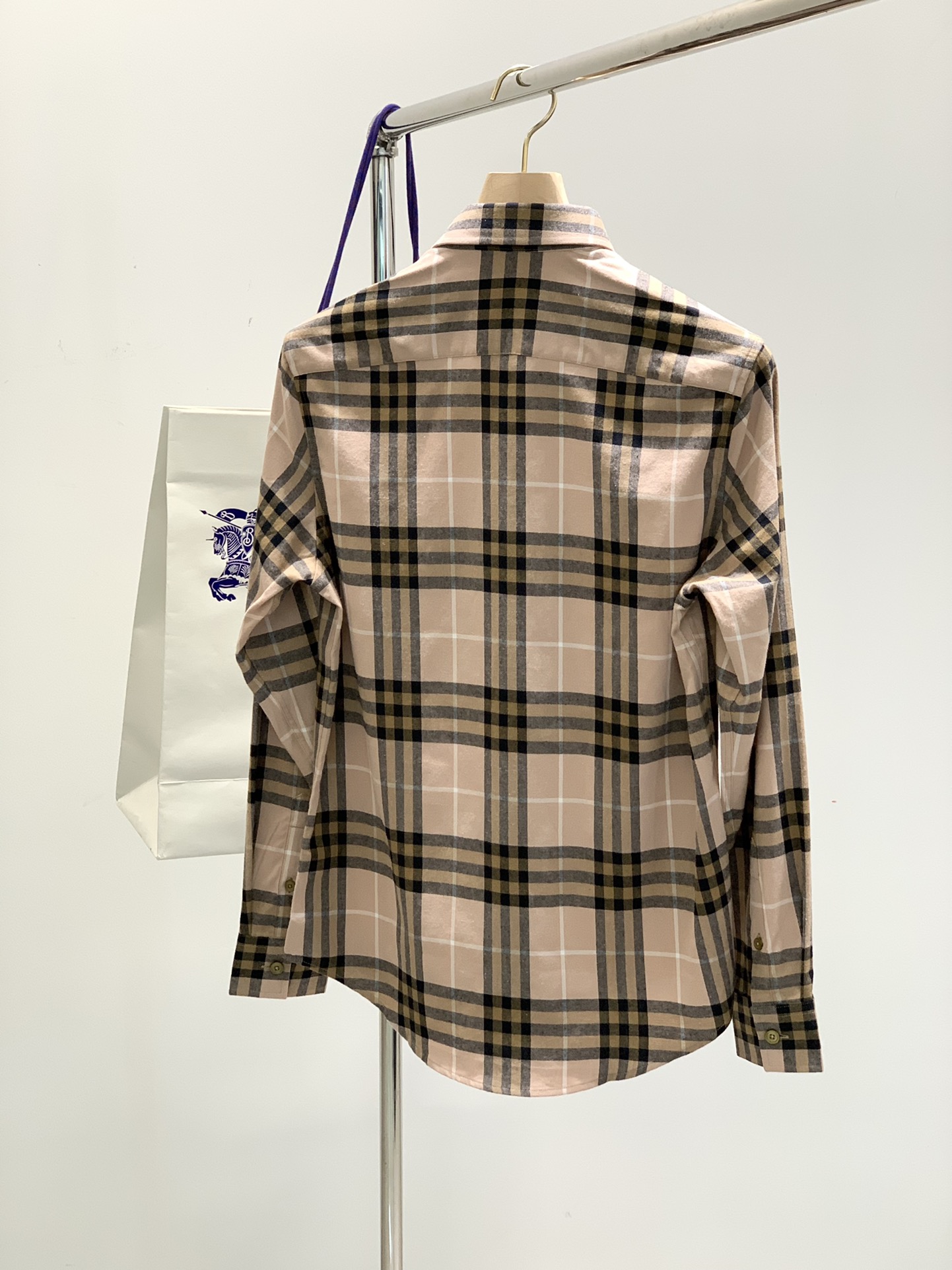 ，Burberry 巴宝莉，2025春夏最新品，专柜同步有售，原单狠货，时尚休闲长袖翻领衬衫，进口原版面
