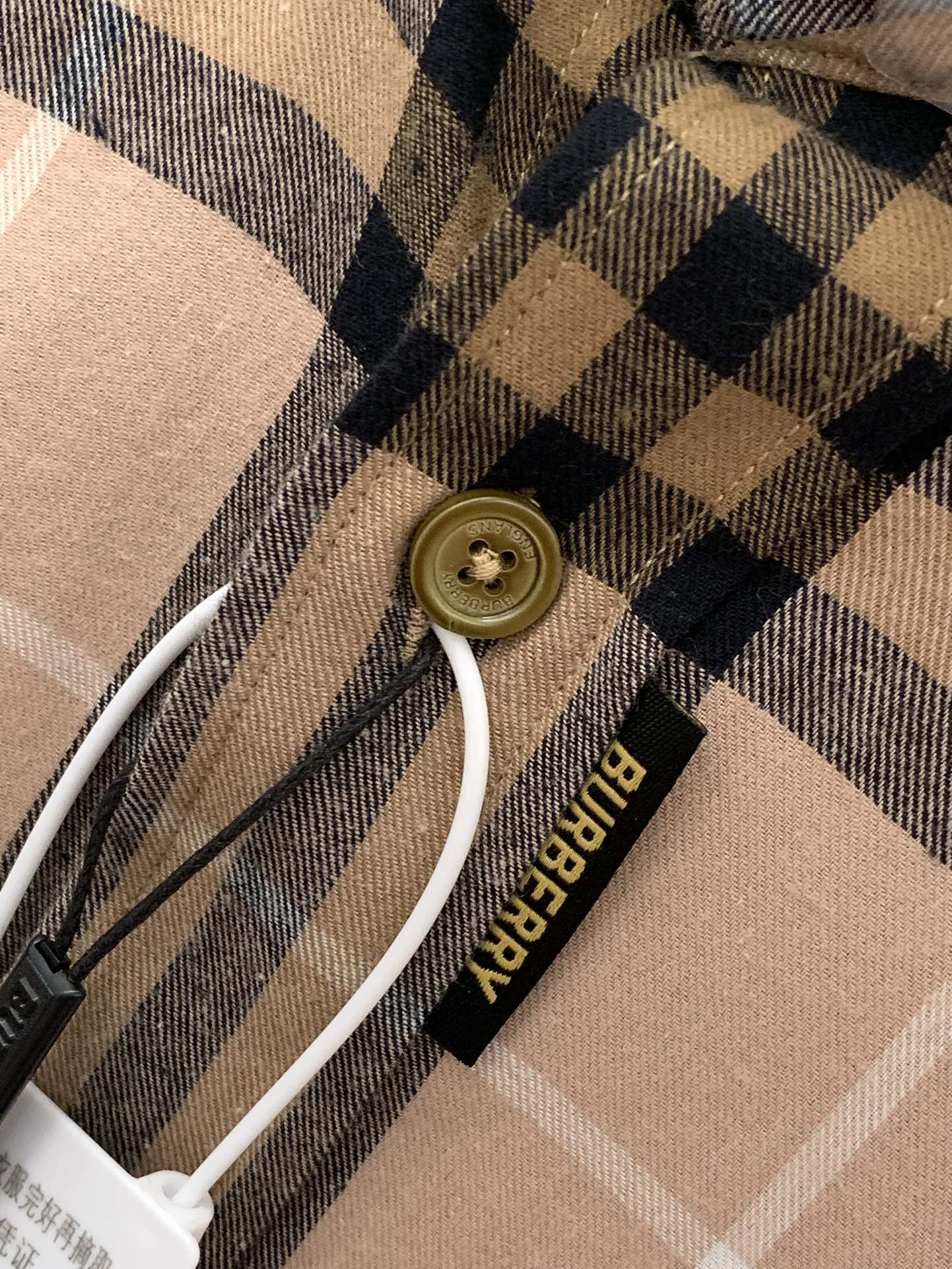 ，Burberry 巴宝莉，2025春夏最新品，专柜同步有售，原单狠货，时尚休闲长袖翻领衬衫，进口原版面