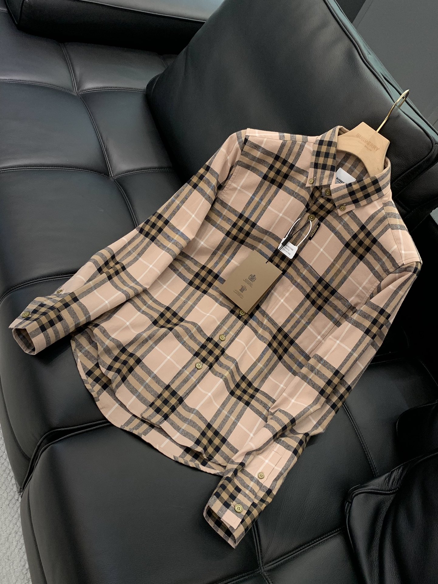 ，Burberry 巴宝莉，2025春夏最新品，专柜同步有售，原单狠货，时尚休闲长袖翻领衬衫，进口原版面