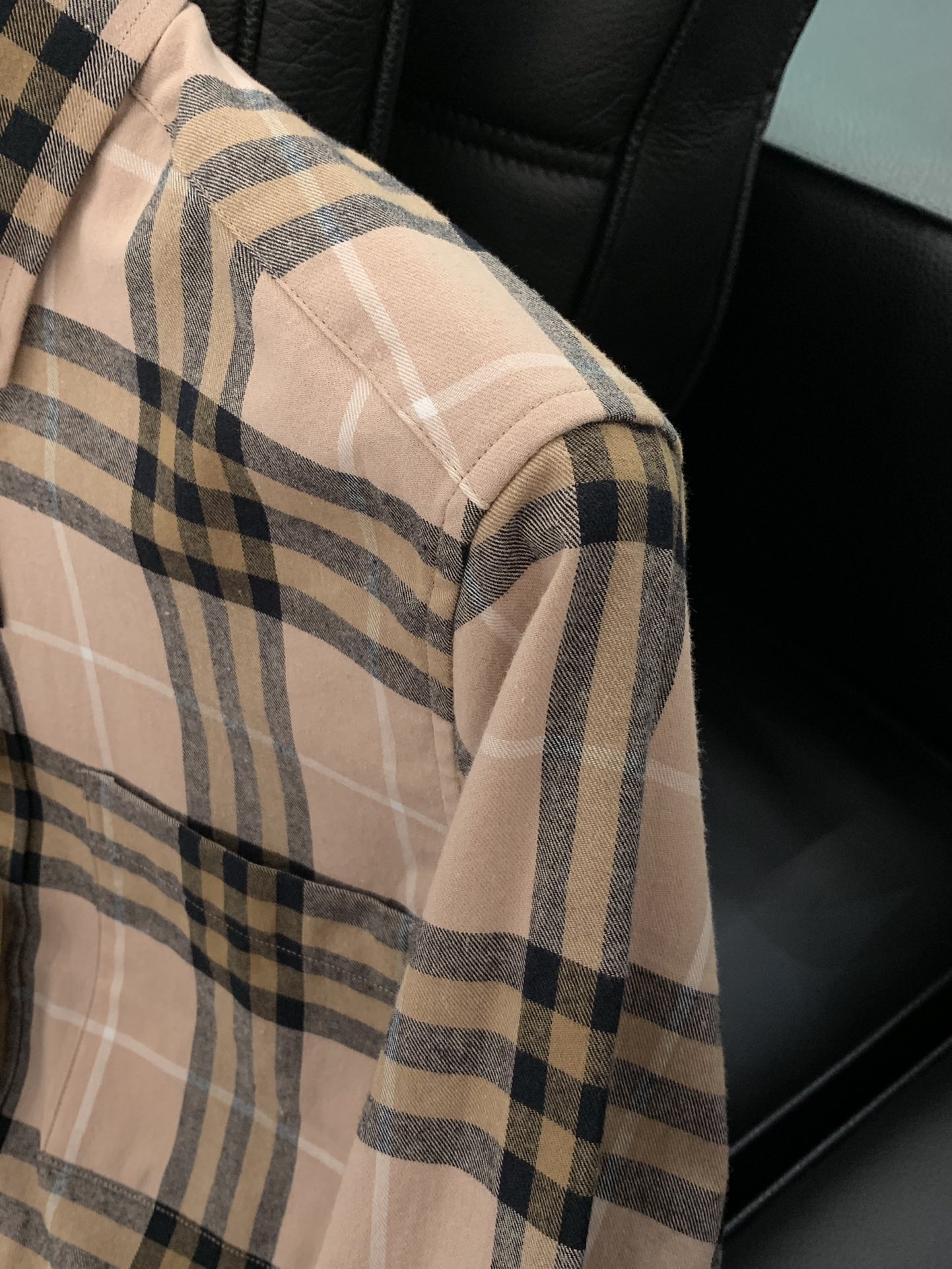 ，Burberry 巴宝莉，2025春夏最新品，专柜同步有售，原单狠货，时尚休闲长袖翻领衬衫，进口原版面
