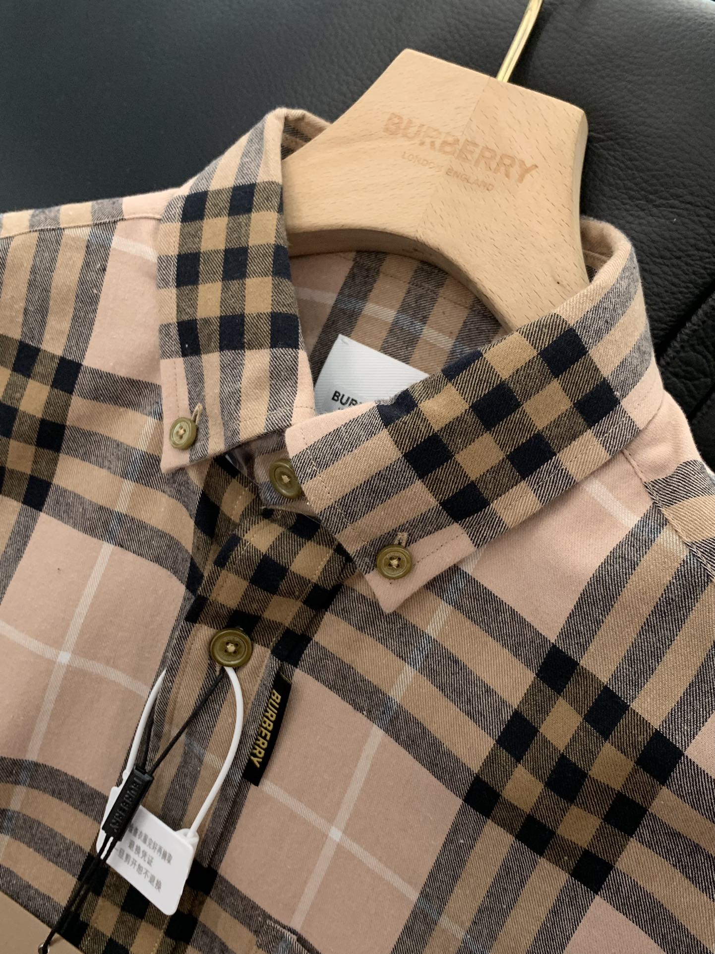 ，Burberry 巴宝莉，2025春夏最新品，专柜同步有售，原单狠货，时尚休闲长袖翻领衬衫，进口原版面
