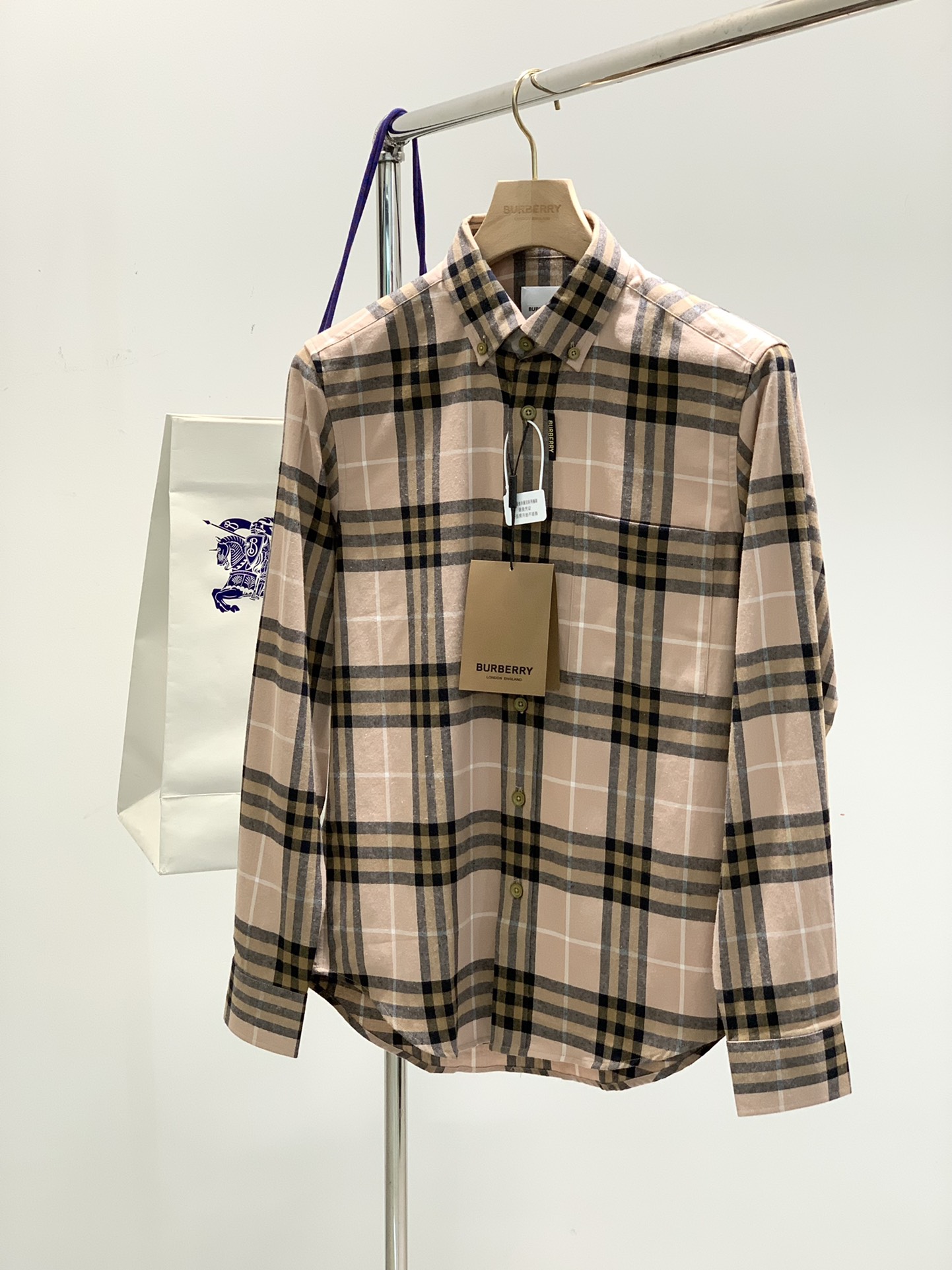 ，Burberry 巴宝莉，2025春夏最新品，专柜同步有售，原单狠货，时尚休闲长袖翻领衬衫，进口原版面