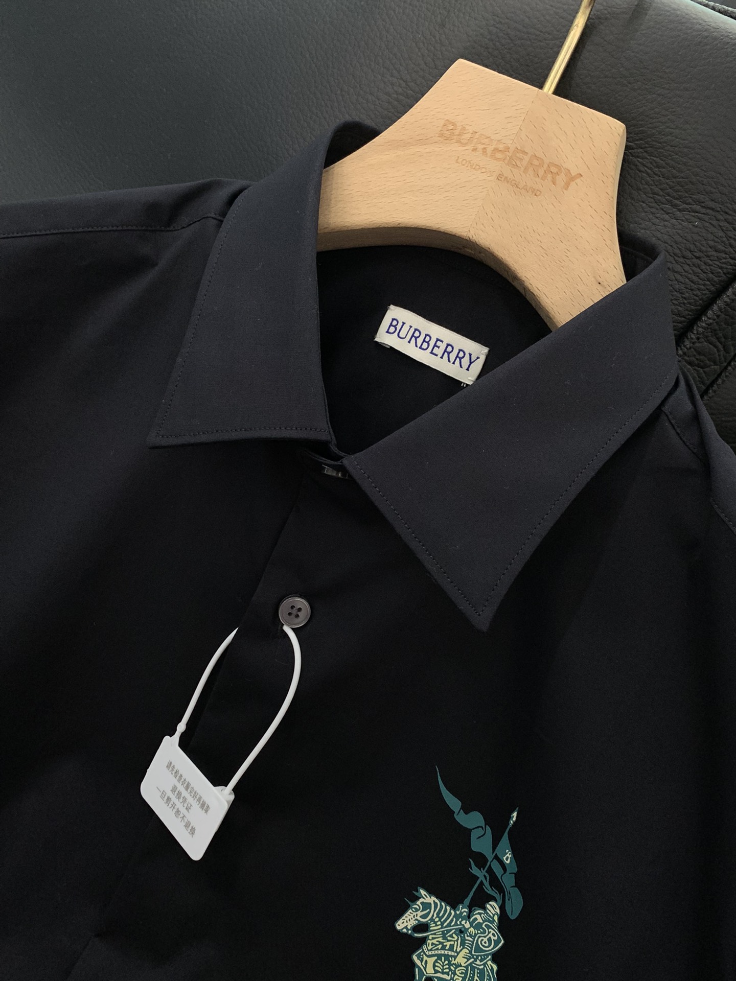 ，Burberry 巴宝莉，2025春夏最新品，专柜同步有售，原单狠货，时尚休闲长袖翻领衬衫，进口原版面