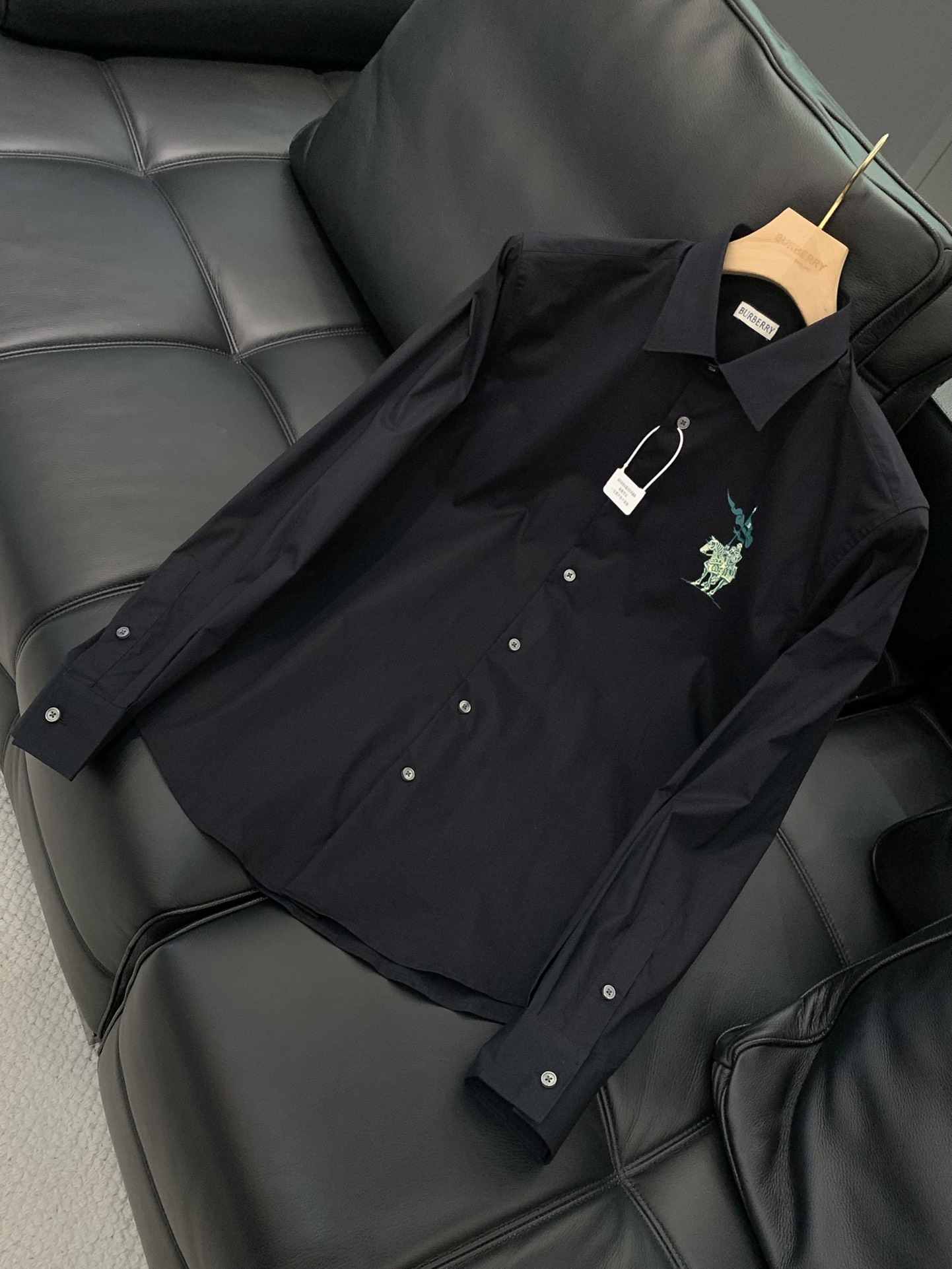 ，Burberry 巴宝莉，2025春夏最新品，专柜同步有售，原单狠货，时尚休闲长袖翻领衬衫，进口原版面