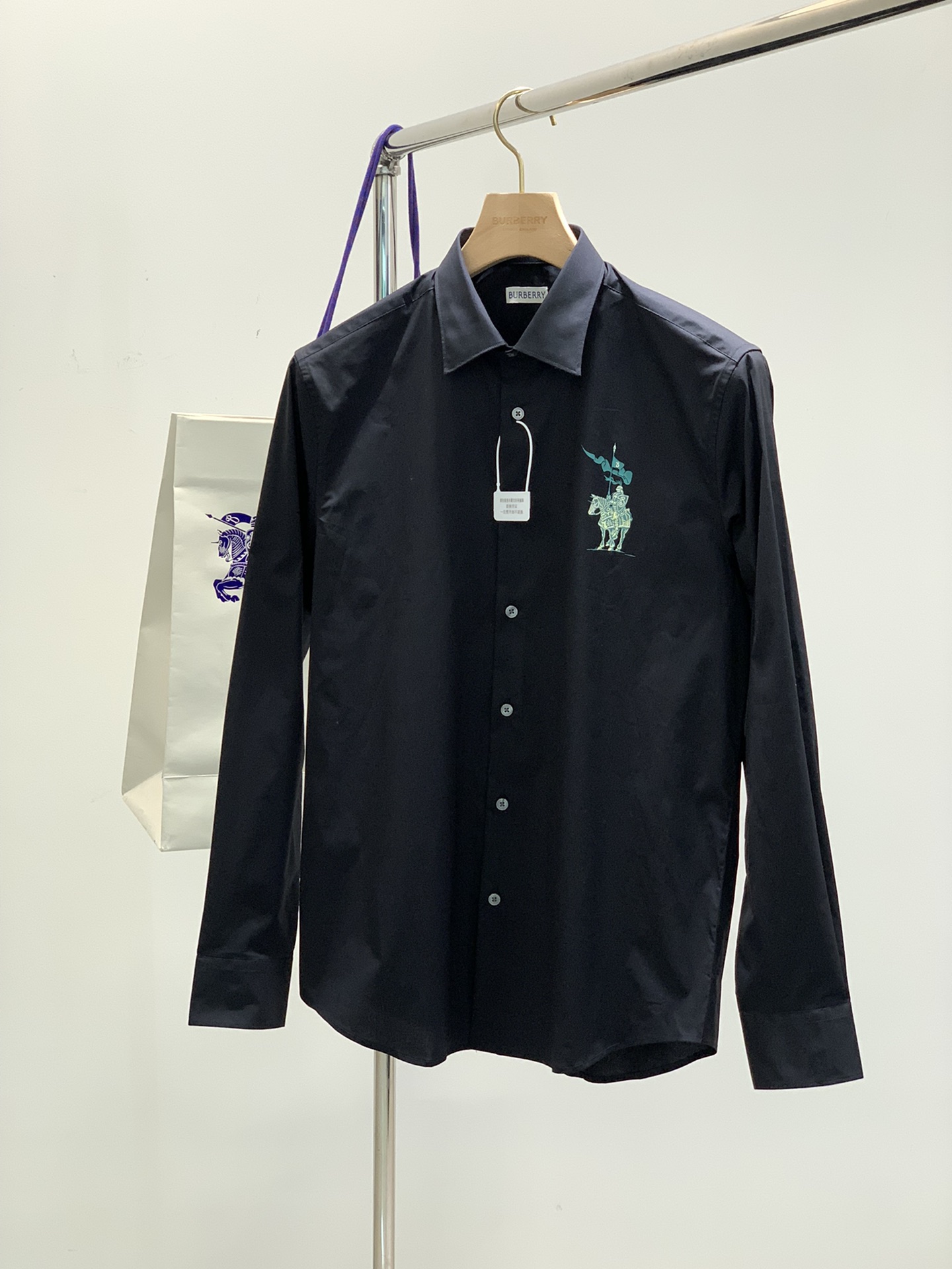 ，Burberry 巴宝莉，2025春夏最新品，专柜同步有售，原单狠货，时尚休闲长袖翻领衬衫，进口原版面