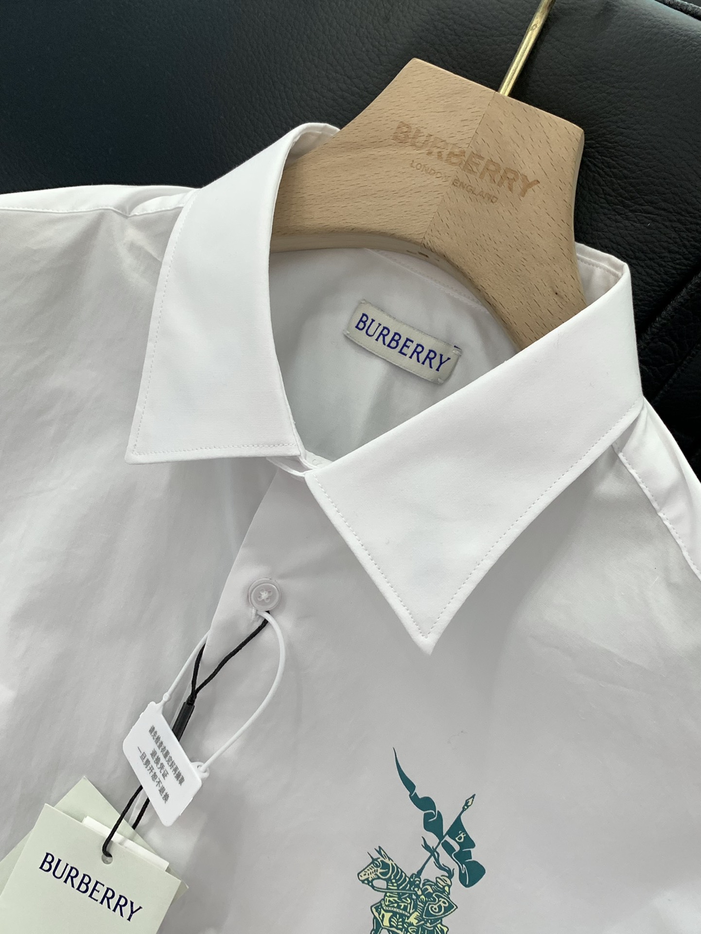 ，Burberry 巴宝莉，2025春夏最新品，专柜同步有售，原单狠货，时尚休闲长袖翻领衬衫，进口原版面
