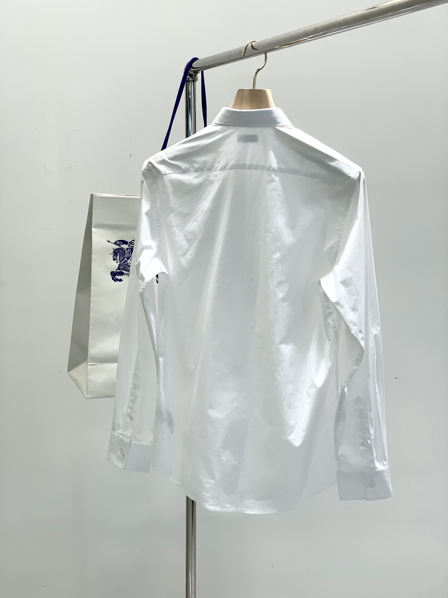 ，Burberry 巴宝莉，2025春夏最新品，专柜同步有售，原单狠货，时尚休闲长袖翻领衬衫，进口原版面