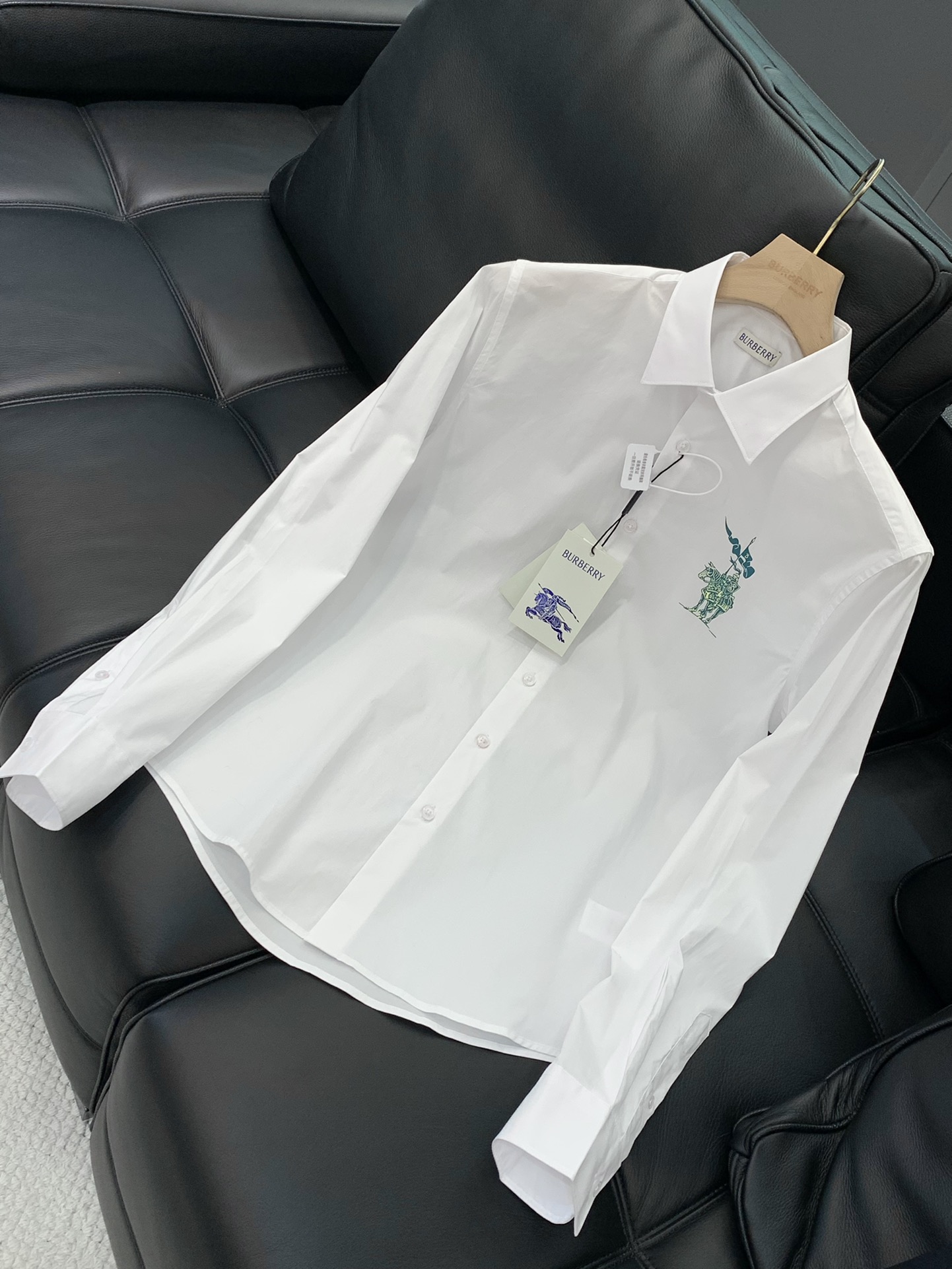 ，Burberry 巴宝莉，2025春夏最新品，专柜同步有售，原单狠货，时尚休闲长袖翻领衬衫，进口原版面
