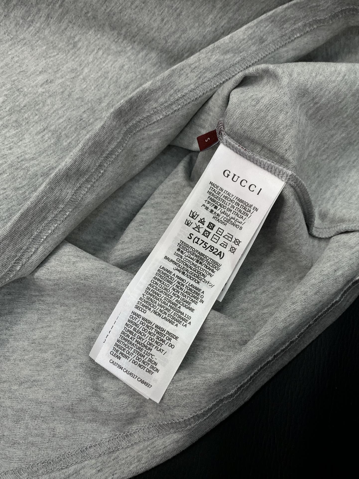 ，Gucci 古驰，2025春夏最新款，专柜同步有售，原单狠货，时尚休闲圆领短袖T恤，上身很有特点！吸睛