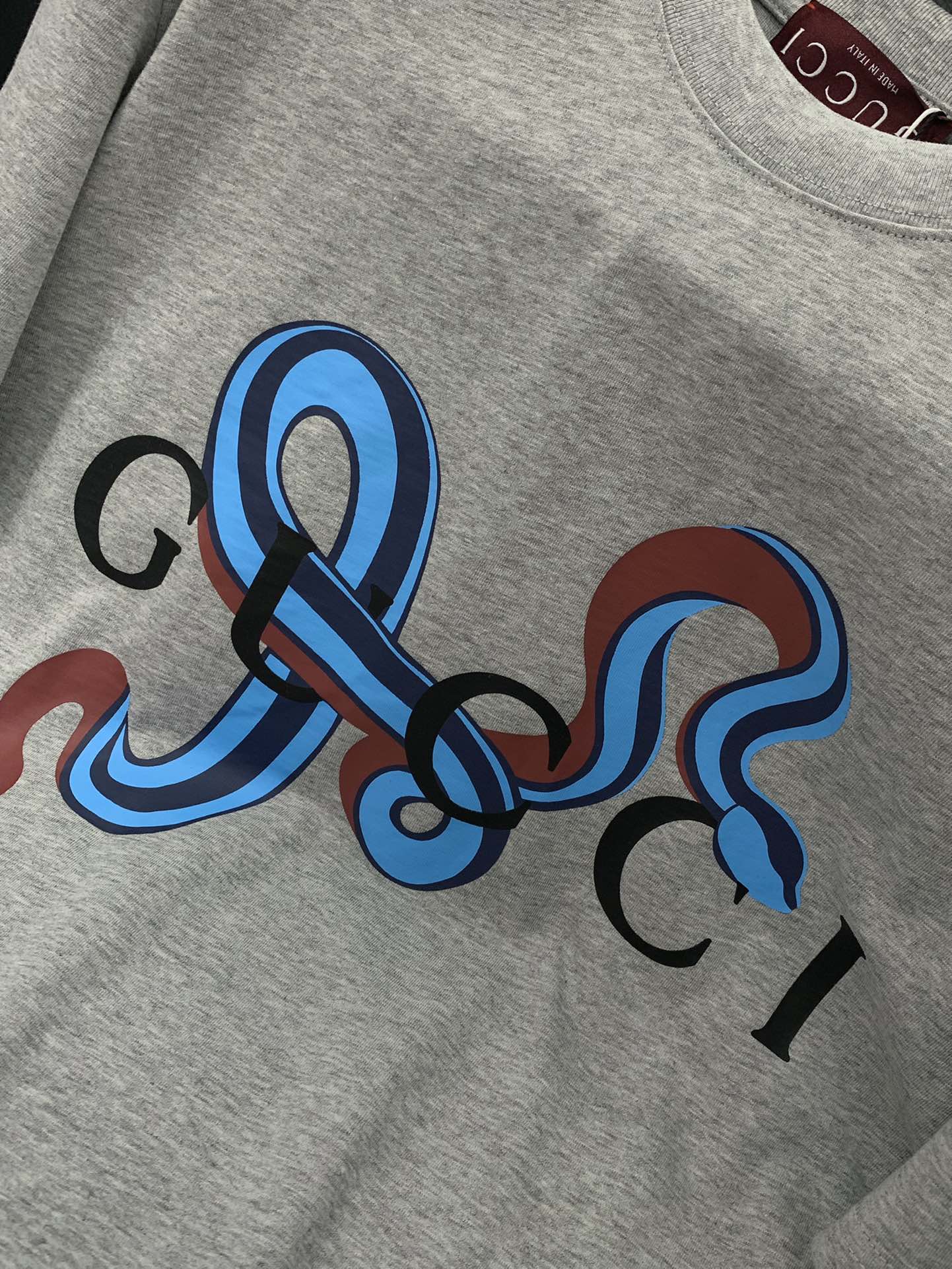 ，Gucci 古驰，2025春夏最新款，专柜同步有售，原单狠货，时尚休闲圆领短袖T恤，上身很有特点！吸睛