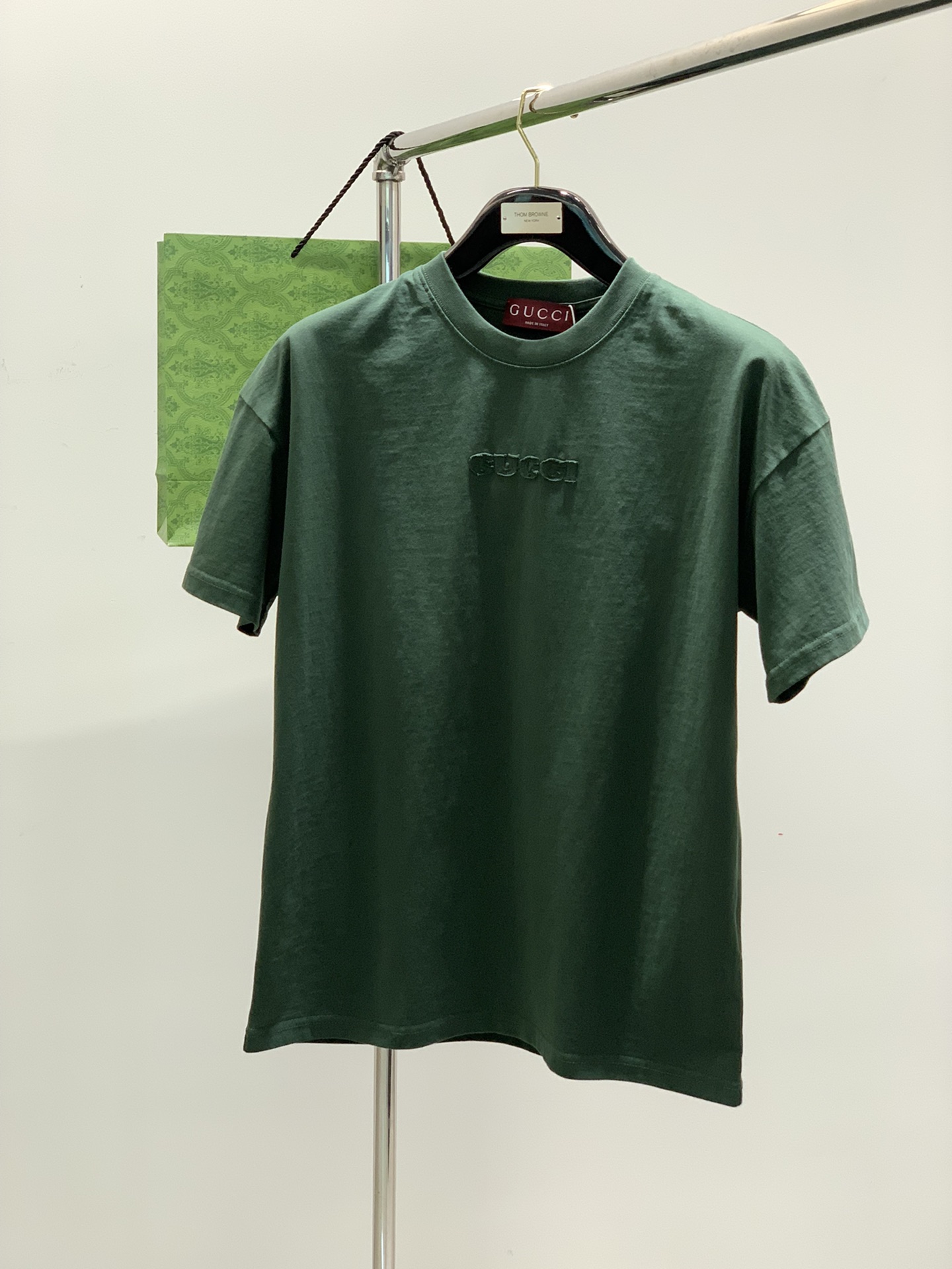 ，Gucci 古驰，2025春夏最新款，专柜同步有售，原单狠货，时尚休闲圆领短袖T恤，上身很有特点！吸睛
