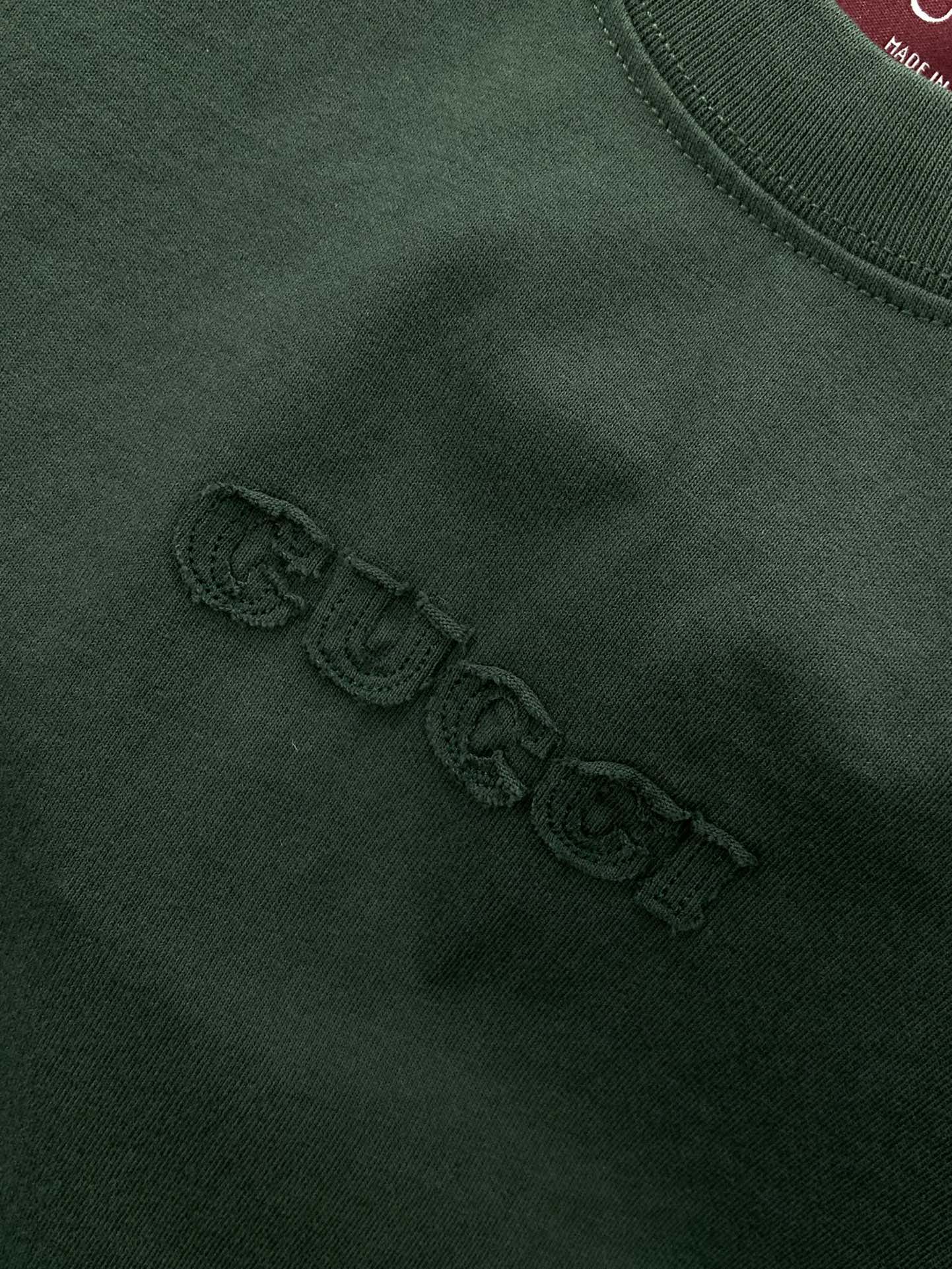 ，Gucci 古驰，2025春夏最新款，专柜同步有售，原单狠货，时尚休闲圆领短袖T恤，上身很有特点！吸睛