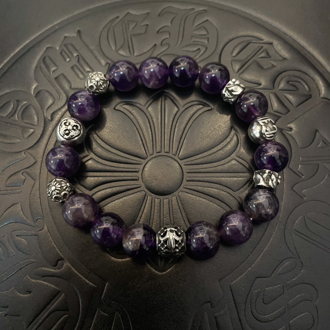 NO:110975,Batch New Model [Counter Quality] Chrome Hearts Croxin Classic retro multi-element purple bracelet, Kuaishou/ins/Little Red Book popular, different concave and convex and convex design styles present unique. Cross Scout Flower is Croxin's logo, so it lasts for a long time. Genuine version of Chrome Hearts Croxin, different from the market, benchmark the quality of the version, look at the details of the letter printing, the degree of retro old gray oxygen. Seiko version!  , jewelry boutique, chrome hearts, chrome hearts, bracelet19860909批 新款【专柜品质】Chrome Hearts克罗心 经典复古多元素紫色手串手链 ,快手/ins/小红书热门,凹凸造型不同的花纹设计风格呈现出与众不同 十字架童军花是克罗心的标志 所以更经久不衰 正品打版Chrome Hearts克罗心 区别市场普通轻版 对版对标品质 看字印细节 复古做旧灰氧程度.精工版本！,饰品精品,chrome hearts,chrome hearts,bracelet,Jewelry