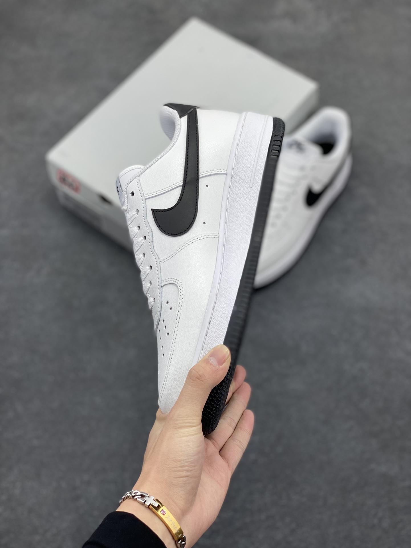 图片[3]-福利特价 Nk Air Force 1\’07 Low 白黑 空军一号低帮休闲板鞋 原楦头原纸板 打造纯正空军版型#专注外贸渠道 全掌内置蜂窝气垫 #原盒配件 原厂中底钢印、拉帮完美 货号：CJ0952-100 尺码：36 36.5 37.5 38 38.5 39 40 40.5 41 42 42.5 43 44 44.5 45-选品中心