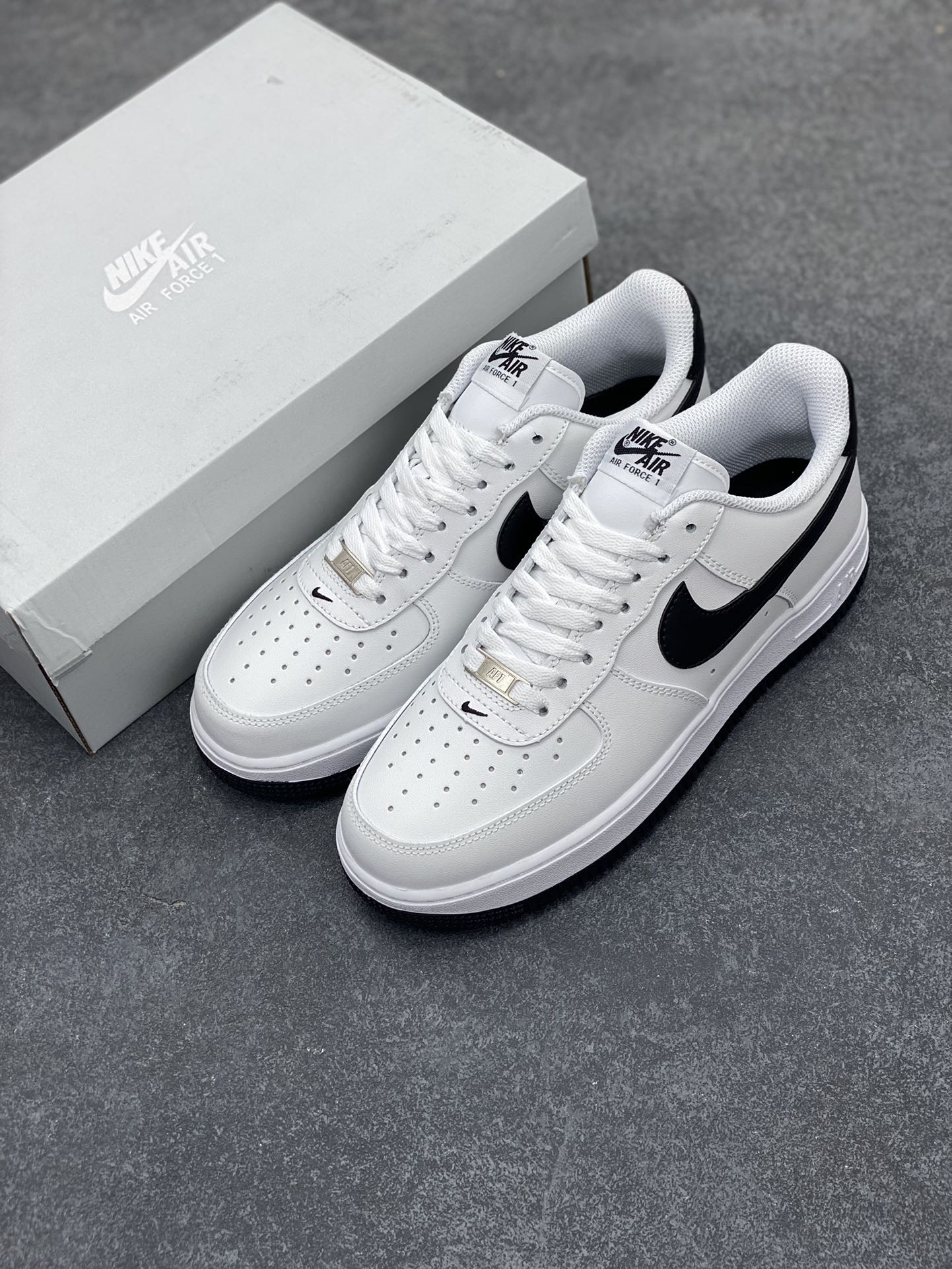 图片[8]-福利特价 Nk Air Force 1\’07 Low 白黑 空军一号低帮休闲板鞋 原楦头原纸板 打造纯正空军版型#专注外贸渠道 全掌内置蜂窝气垫 #原盒配件 原厂中底钢印、拉帮完美 货号：CJ0952-100 尺码：36 36.5 37.5 38 38.5 39 40 40.5 41 42 42.5 43 44 44.5 45-选品中心