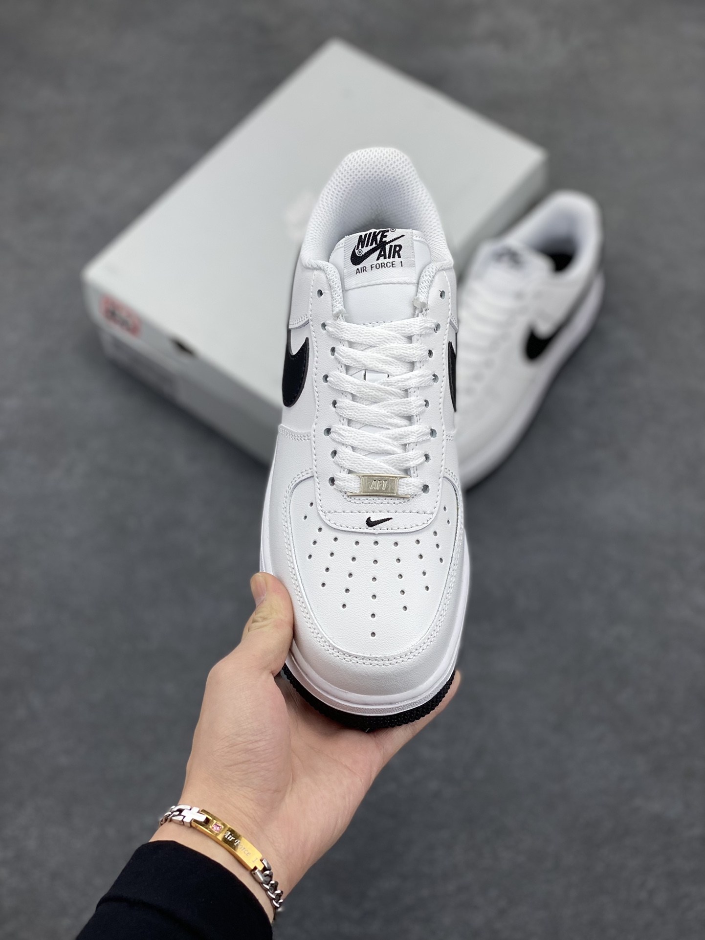 图片[2]-福利特价 Nk Air Force 1\’07 Low 白黑 空军一号低帮休闲板鞋 原楦头原纸板 打造纯正空军版型#专注外贸渠道 全掌内置蜂窝气垫 #原盒配件 原厂中底钢印、拉帮完美 货号：CJ0952-100 尺码：36 36.5 37.5 38 38.5 39 40 40.5 41 42 42.5 43 44 44.5 45-选品中心