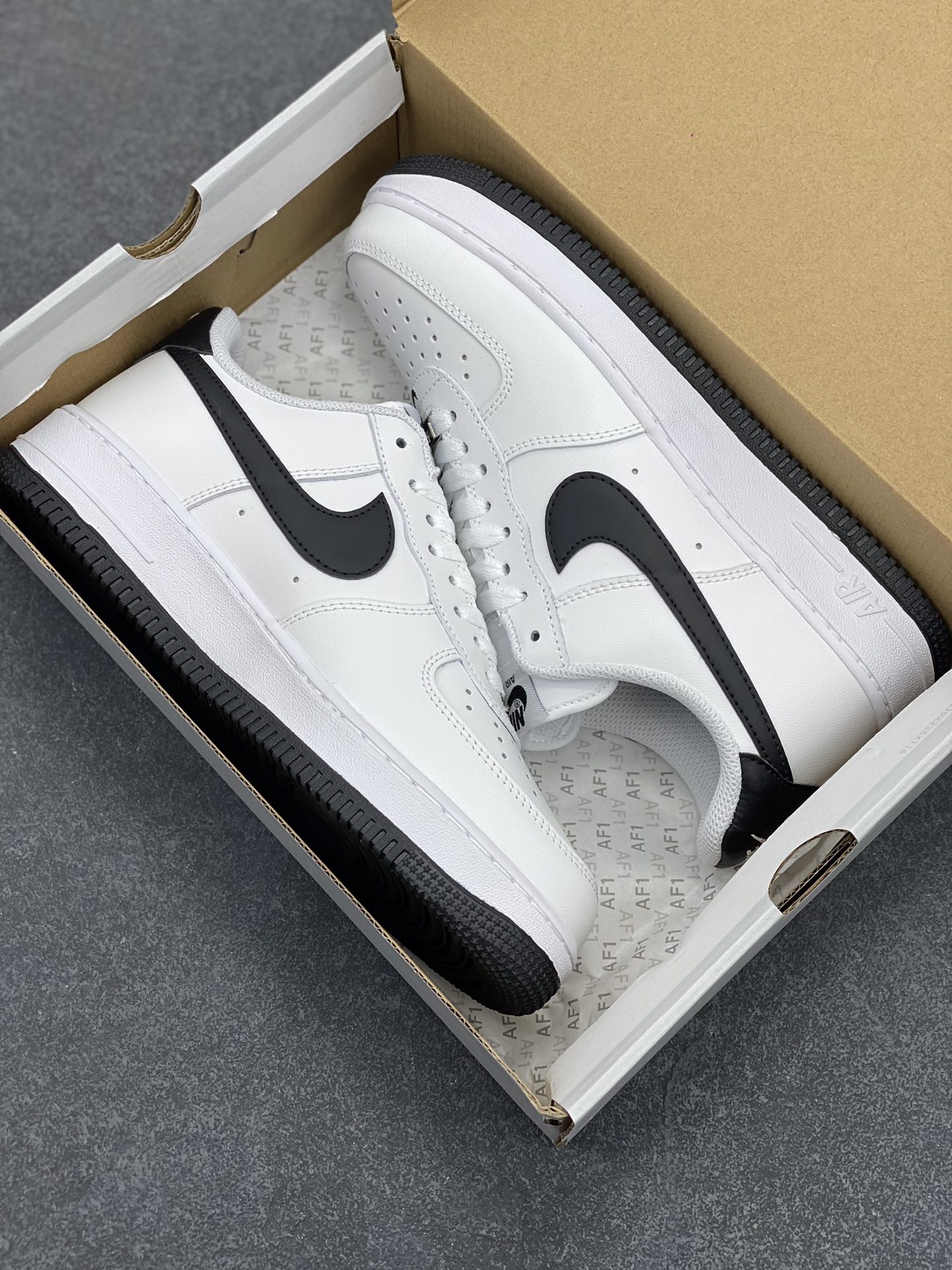 图片[9]-福利特价 Nk Air Force 1\’07 Low 白黑 空军一号低帮休闲板鞋 原楦头原纸板 打造纯正空军版型#专注外贸渠道 全掌内置蜂窝气垫 #原盒配件 原厂中底钢印、拉帮完美 货号：CJ0952-100 尺码：36 36.5 37.5 38 38.5 39 40 40.5 41 42 42.5 43 44 44.5 45-选品中心