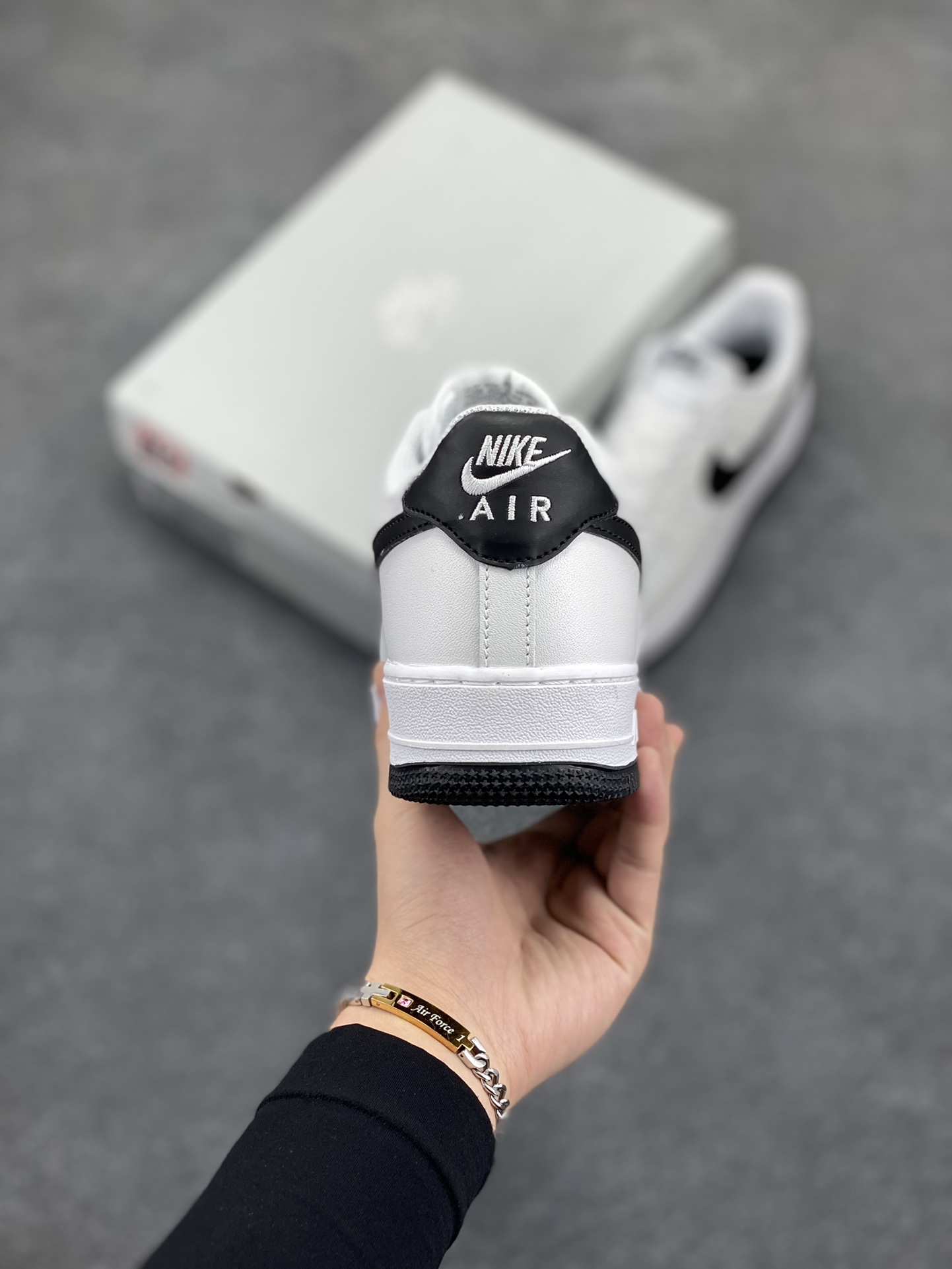 图片[4]-福利特价 Nk Air Force 1\’07 Low 白黑 空军一号低帮休闲板鞋 原楦头原纸板 打造纯正空军版型#专注外贸渠道 全掌内置蜂窝气垫 #原盒配件 原厂中底钢印、拉帮完美 货号：CJ0952-100 尺码：36 36.5 37.5 38 38.5 39 40 40.5 41 42 42.5 43 44 44.5 45-选品中心