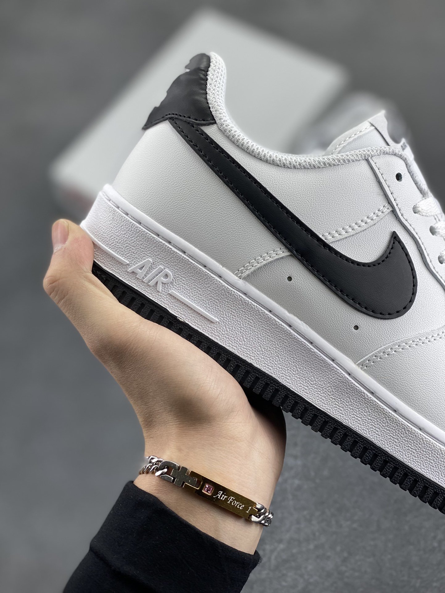 图片[6]-福利特价 Nk Air Force 1\’07 Low 白黑 空军一号低帮休闲板鞋 原楦头原纸板 打造纯正空军版型#专注外贸渠道 全掌内置蜂窝气垫 #原盒配件 原厂中底钢印、拉帮完美 货号：CJ0952-100 尺码：36 36.5 37.5 38 38.5 39 40 40.5 41 42 42.5 43 44 44.5 45-选品中心