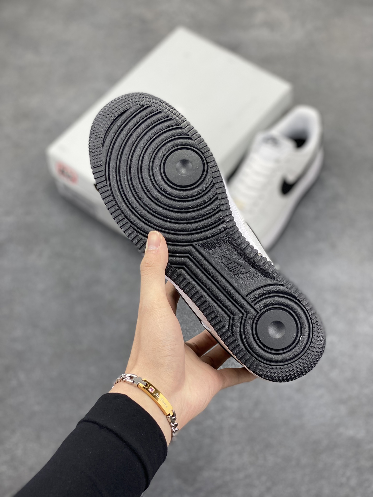 图片[5]-福利特价 Nk Air Force 1\’07 Low 白黑 空军一号低帮休闲板鞋 原楦头原纸板 打造纯正空军版型#专注外贸渠道 全掌内置蜂窝气垫 #原盒配件 原厂中底钢印、拉帮完美 货号：CJ0952-100 尺码：36 36.5 37.5 38 38.5 39 40 40.5 41 42 42.5 43 44 44.5 45-选品中心