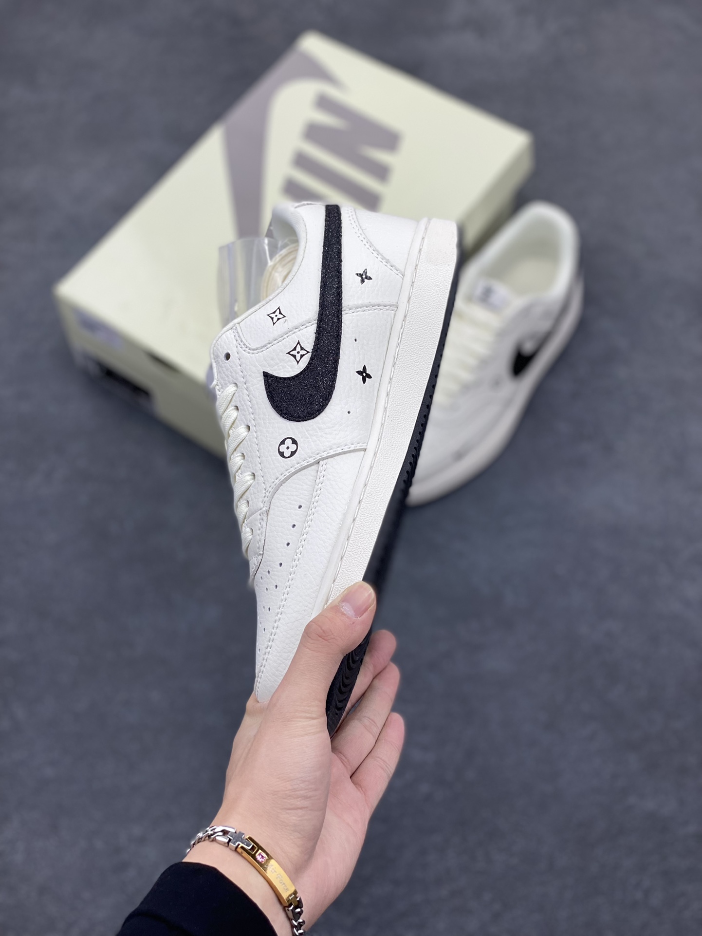 图片[3]-海外爆款 ZP订单 NIKE EBERNON Low prm 小空军低帮百搭透气休闲运动板鞋 独家头层版本 原数据独家私模大底 纯正版型 清洁度完美 货号：FD5188-125 尺码：36 36.5 37.5 38 38.5 39 40 40.5 41 42 42.5 43 44 44.5 45-选品中心