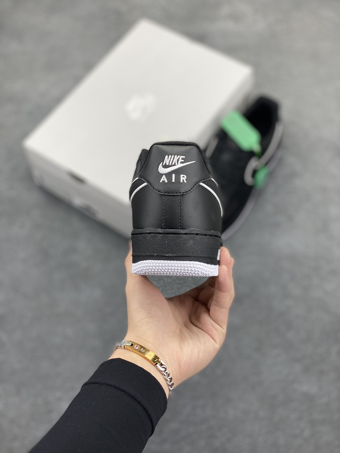 图片[4]-HY版本💯 Nike Air Force 1’07 Low\”Black/White/Overlay Swoosh\”空军一号系列经典低帮百搭休闲运动板鞋“皮革黑白叠钩” 原装级别 原楦头原纸板 打造纯正空军版型专注外贸渠道 全掌内置蜂窝气垫 原盒配件 原厂中底钢印、拉帮完美 货号：DV0788-002 尺码：36 36.5 37.5 38 38.5 39 40 40.5 41 42 42.5 43 44 44.5 45 46-选品中心