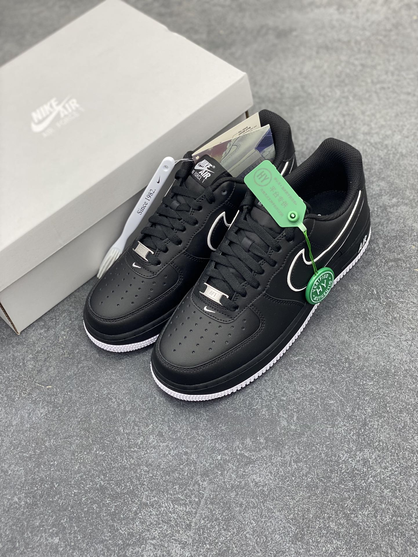 图片[8]-HY版本💯 Nike Air Force 1’07 Low\”Black/White/Overlay Swoosh\”空军一号系列经典低帮百搭休闲运动板鞋“皮革黑白叠钩” 原装级别 原楦头原纸板 打造纯正空军版型专注外贸渠道 全掌内置蜂窝气垫 原盒配件 原厂中底钢印、拉帮完美 货号：DV0788-002 尺码：36 36.5 37.5 38 38.5 39 40 40.5 41 42 42.5 43 44 44.5 45 46-选品中心