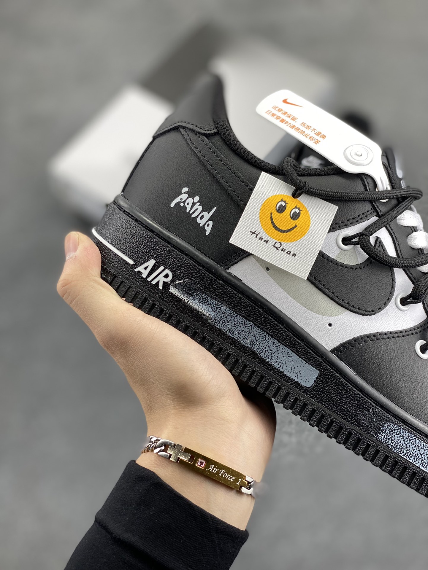 图片[6]-“笑脸熊猫”✨订制空军一号板鞋  此款定制鞋设计灵感来自于熊猫的黑白配色，完美结合空军一号的经典造型，呈现出时尚、简约而不失高雅的风格。  货号：CV9879-542  尺码：36 36.5 37.5 38 38.5 39 40 40.5 41 42 42.5 43 44 44.5 45-选品中心