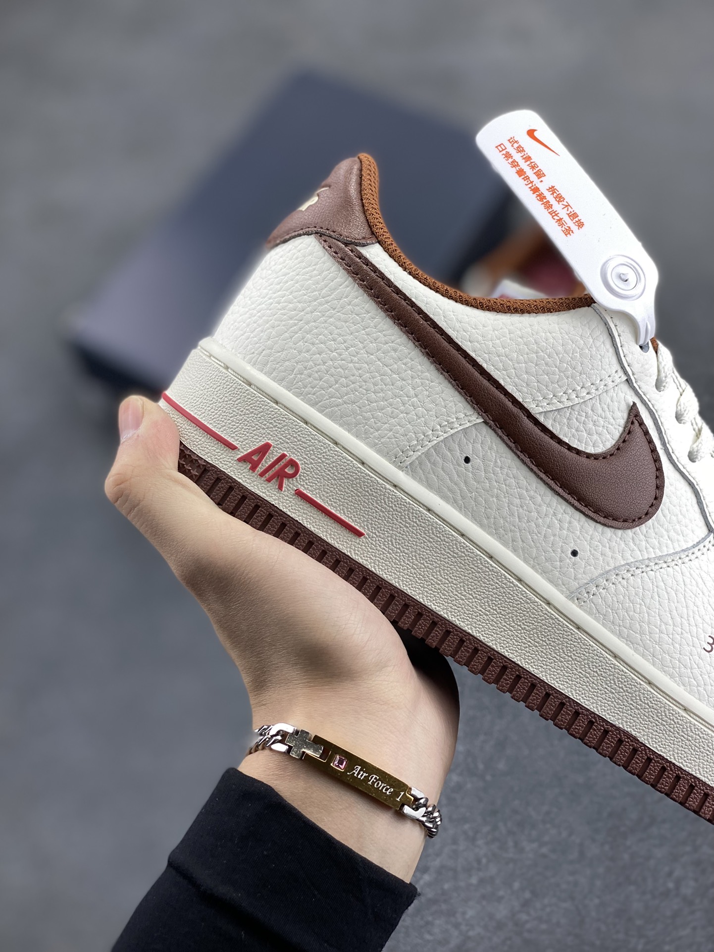 图片[6]-Nk Air Force 1\’07 Low 米棕 空军一号低帮休闲板鞋 原楦头原纸板 打造纯正空军版型#专注外贸渠道 全掌内置蜂窝气垫 #原盒配件 原厂中底钢印、拉帮完美 货号：HQ7027-100 尺码：35.5 36 36.5 37.5 38 38.5 39 40 40.5 41 42 42.5 43 44 44.5 45-选品中心