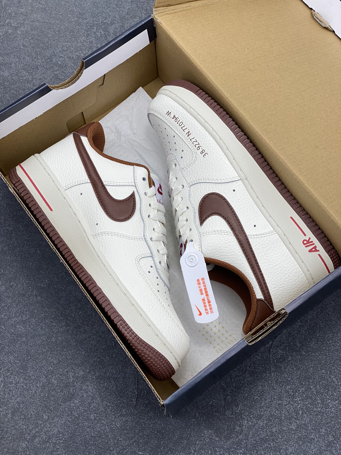 图片[9]-Nk Air Force 1\’07 Low 米棕 空军一号低帮休闲板鞋 原楦头原纸板 打造纯正空军版型#专注外贸渠道 全掌内置蜂窝气垫 #原盒配件 原厂中底钢印、拉帮完美 货号：HQ7027-100 尺码：35.5 36 36.5 37.5 38 38.5 39 40 40.5 41 42 42.5 43 44 44.5 45-选品中心