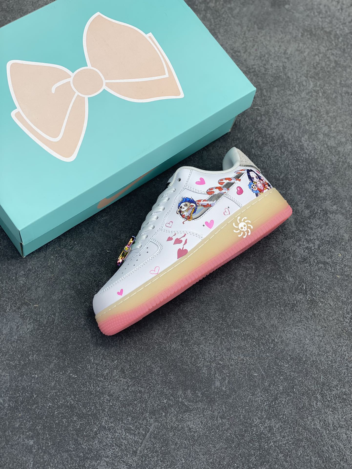 图片[7]-漫画系列 #蛇年限定 Nike Air Force 1 Low \”女帝蛇姬”“Empress Snake Princess” 在海贼王的世界中，有一位风华绝代的女子，她就是被称为女帝蛇姬的波雅·汉库克。她身为亚马逊·莉莉的皇帝兼九蛇海贼团船长，统治着一个充满神秘色彩的女性国度。果实能力是超人系种—甜甜果实，那绝美的容颜让无数人为之倾倒，被誉为世界第一美女 货号：FZ5741-119 尺码：36 36.5 37 38 38.5 39 40 40.5 41 42 42.5 43 44 44.5 45-选品中心