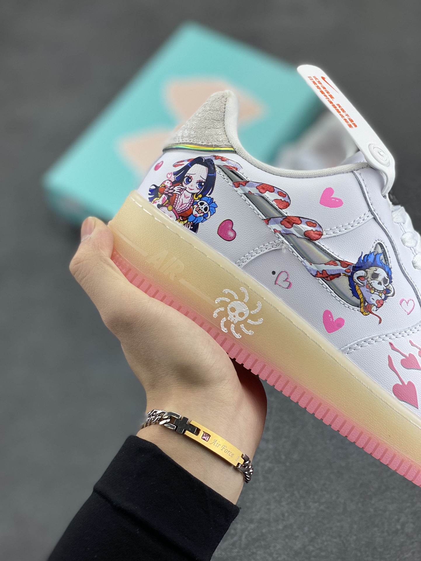 图片[6]-漫画系列 #蛇年限定 Nike Air Force 1 Low \”女帝蛇姬”“Empress Snake Princess” 在海贼王的世界中，有一位风华绝代的女子，她就是被称为女帝蛇姬的波雅·汉库克。她身为亚马逊·莉莉的皇帝兼九蛇海贼团船长，统治着一个充满神秘色彩的女性国度。果实能力是超人系种—甜甜果实，那绝美的容颜让无数人为之倾倒，被誉为世界第一美女 货号：FZ5741-119 尺码：36 36.5 37 38 38.5 39 40 40.5 41 42 42.5 43 44 44.5 45-选品中心
