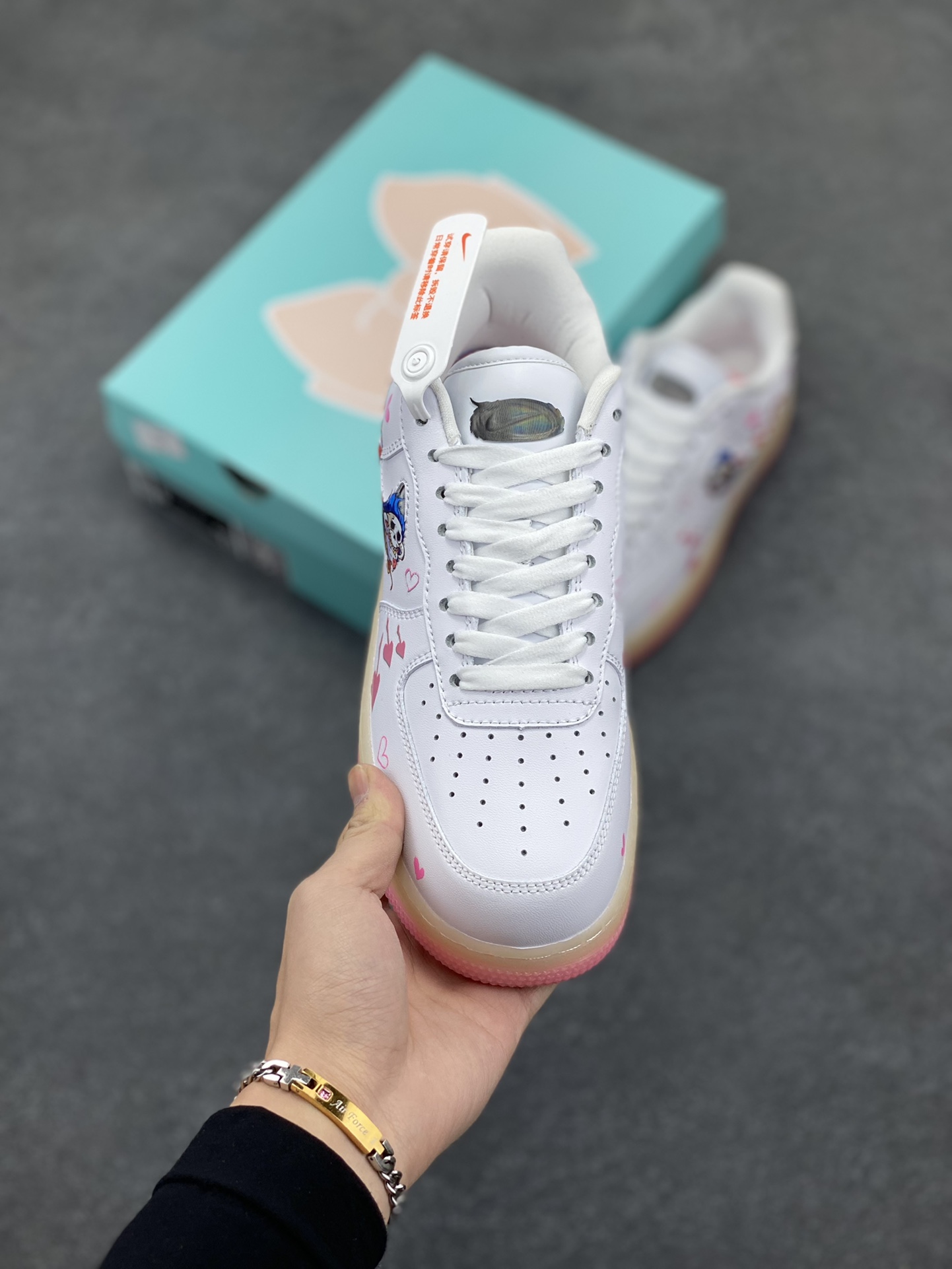 图片[2]-漫画系列 #蛇年限定 Nike Air Force 1 Low \”女帝蛇姬”“Empress Snake Princess” 在海贼王的世界中，有一位风华绝代的女子，她就是被称为女帝蛇姬的波雅·汉库克。她身为亚马逊·莉莉的皇帝兼九蛇海贼团船长，统治着一个充满神秘色彩的女性国度。果实能力是超人系种—甜甜果实，那绝美的容颜让无数人为之倾倒，被誉为世界第一美女 货号：FZ5741-119 尺码：36 36.5 37 38 38.5 39 40 40.5 41 42 42.5 43 44 44.5 45-选品中心