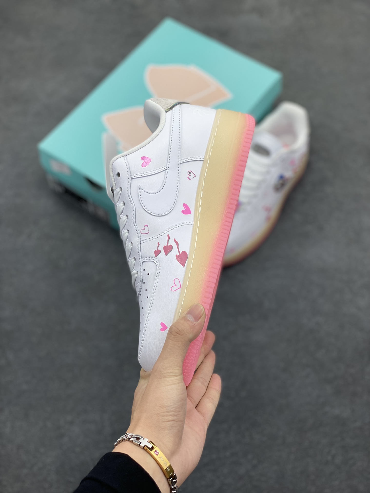 图片[3]-漫画系列 #蛇年限定 Nike Air Force 1 Low \”女帝蛇姬”“Empress Snake Princess” 在海贼王的世界中，有一位风华绝代的女子，她就是被称为女帝蛇姬的波雅·汉库克。她身为亚马逊·莉莉的皇帝兼九蛇海贼团船长，统治着一个充满神秘色彩的女性国度。果实能力是超人系种—甜甜果实，那绝美的容颜让无数人为之倾倒，被誉为世界第一美女 货号：FZ5741-119 尺码：36 36.5 37 38 38.5 39 40 40.5 41 42 42.5 43 44 44.5 45-选品中心