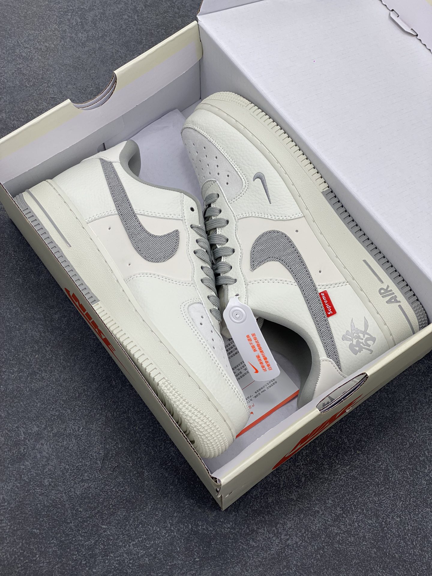 图片[9]-NIke Air Force 1 \’07 Low “Supreme联名——发”空军一号 低帮 运动鞋 休闲鞋 折边针车 工艺难度大 原楦头原纸板 原装鞋盒 定制五金配件 内置全掌气垫 原厂鞋底 货号：CH6336-522 尺码：36 36.5 37.5 38 38.5 39 40 40.5 41 42 42.5 43 44 44.5 45-选品中心