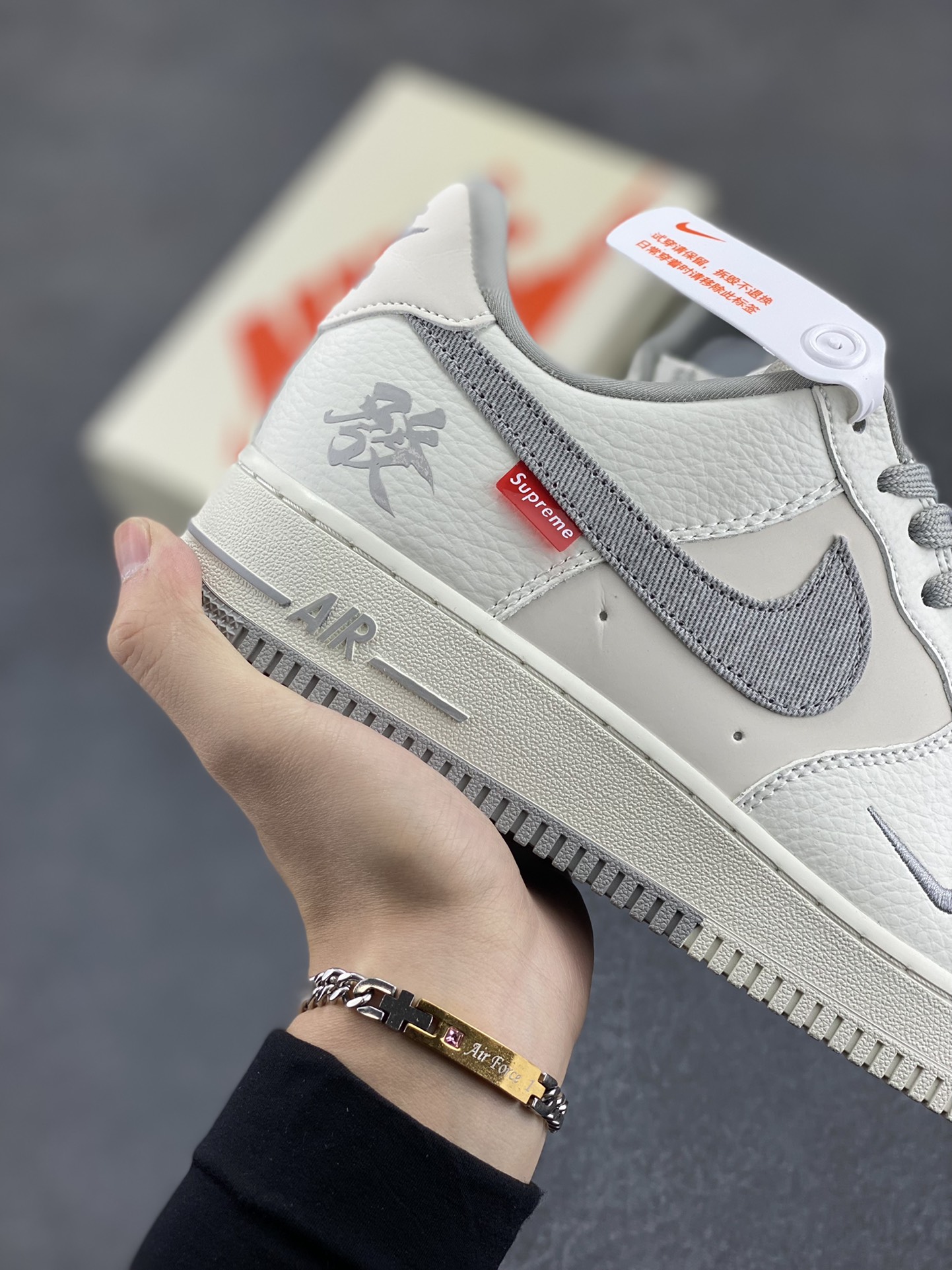 图片[6]-NIke Air Force 1 \’07 Low “Supreme联名——发”空军一号 低帮 运动鞋 休闲鞋 折边针车 工艺难度大 原楦头原纸板 原装鞋盒 定制五金配件 内置全掌气垫 原厂鞋底 货号：CH6336-522 尺码：36 36.5 37.5 38 38.5 39 40 40.5 41 42 42.5 43 44 44.5 45-选品中心