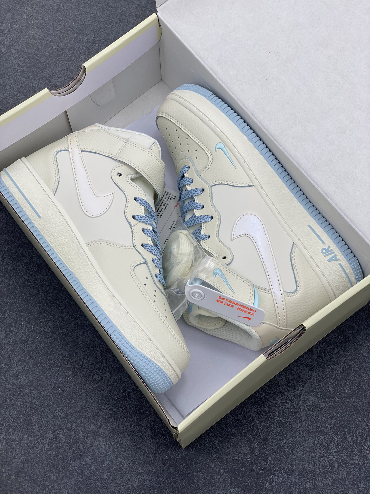 图片[9]-小红书爆款  Nike Air Force 1 MID \’07 “天蓝珠光”小勾空军一号中帮休闲板鞋 3M反光 定制皮料 原楦原纸板 纯正版型 清洁度完美 内置全掌气垫 货号：SG2356-802 尺码：36 36.5 37.5 38 38.5 39 40 40.5 41 42 42.5 43 44 44.5 45-选品中心