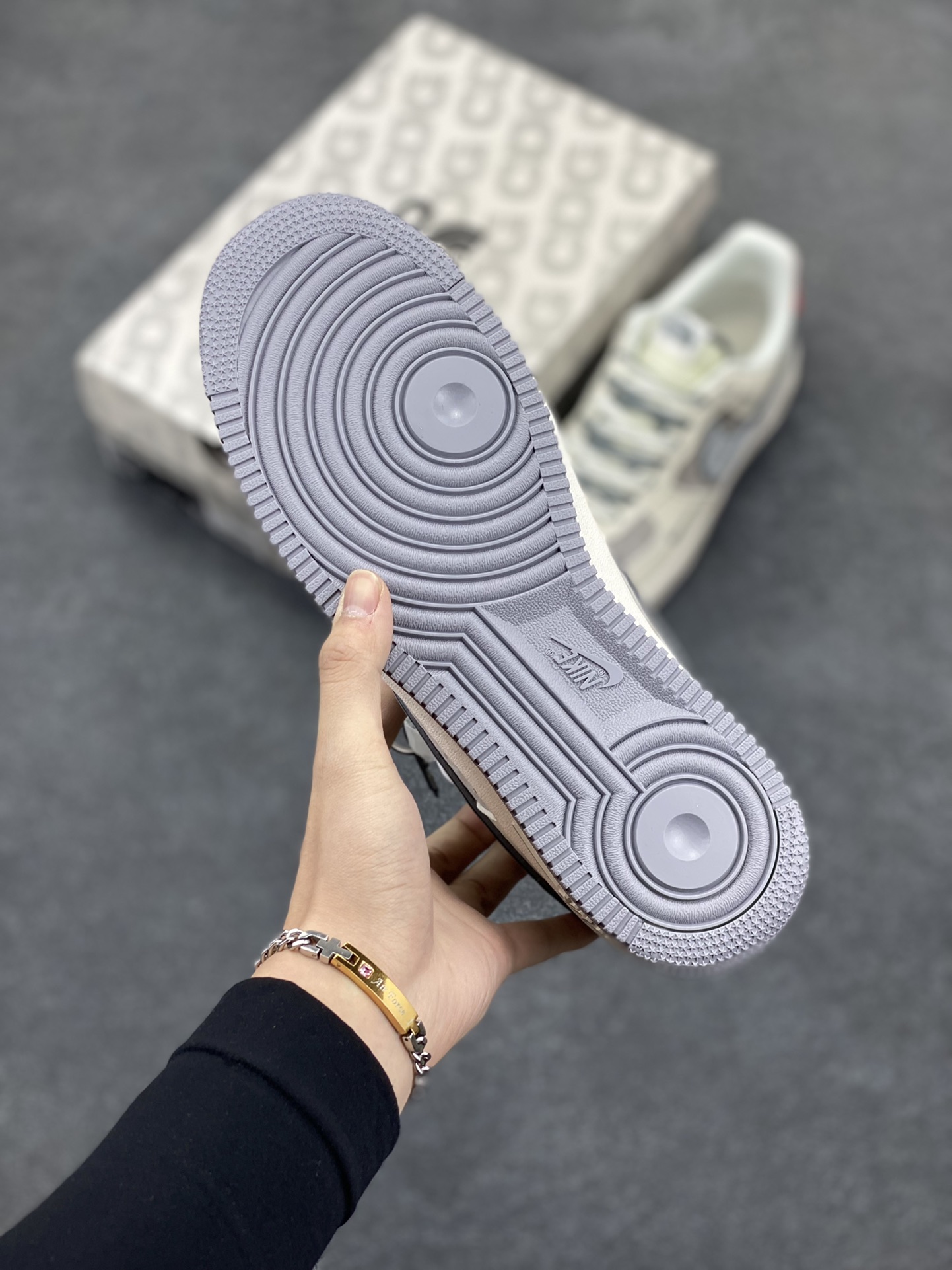 图片[5]-NIke Air Force 1 \’07 Low “北面联名–CDG米红尾”空军一号 低帮 运动鞋 休闲鞋 折边针车 工艺难度大 原楦头原纸板 原装鞋盒 定制五金配件 内置全掌气垫 原厂鞋底 货号：DM6688-049 尺码：36 36.5 37.5 38 38.5 39 40 40.5 41 42 42.5 43 44 44.5 45-选品中心