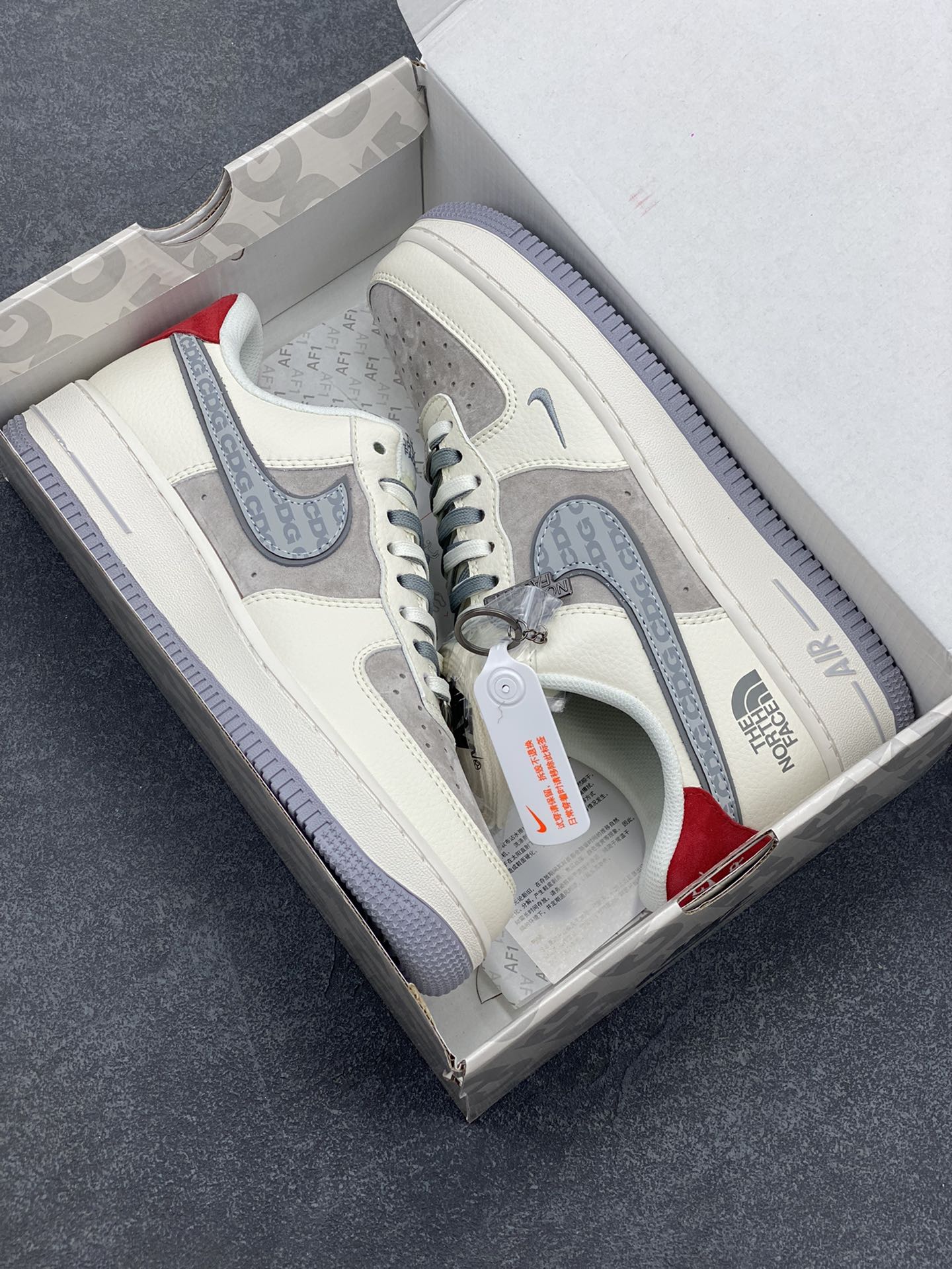 图片[9]-NIke Air Force 1 \’07 Low “北面联名–CDG米红尾”空军一号 低帮 运动鞋 休闲鞋 折边针车 工艺难度大 原楦头原纸板 原装鞋盒 定制五金配件 内置全掌气垫 原厂鞋底 货号：DM6688-049 尺码：36 36.5 37.5 38 38.5 39 40 40.5 41 42 42.5 43 44 44.5 45-选品中心