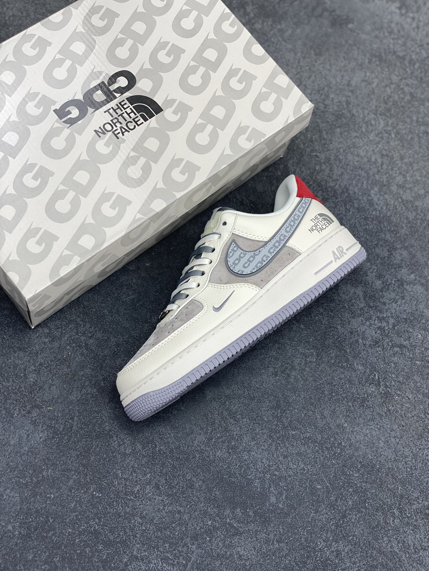 图片[7]-NIke Air Force 1 \’07 Low “北面联名–CDG米红尾”空军一号 低帮 运动鞋 休闲鞋 折边针车 工艺难度大 原楦头原纸板 原装鞋盒 定制五金配件 内置全掌气垫 原厂鞋底 货号：DM6688-049 尺码：36 36.5 37.5 38 38.5 39 40 40.5 41 42 42.5 43 44 44.5 45-选品中心